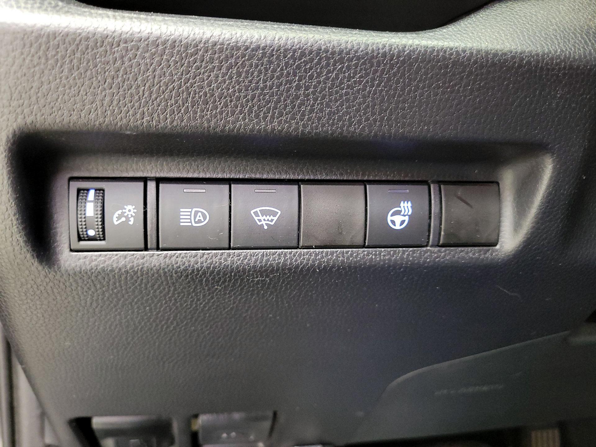 Thumbnail: 2021 Toyota RAV4 - 11