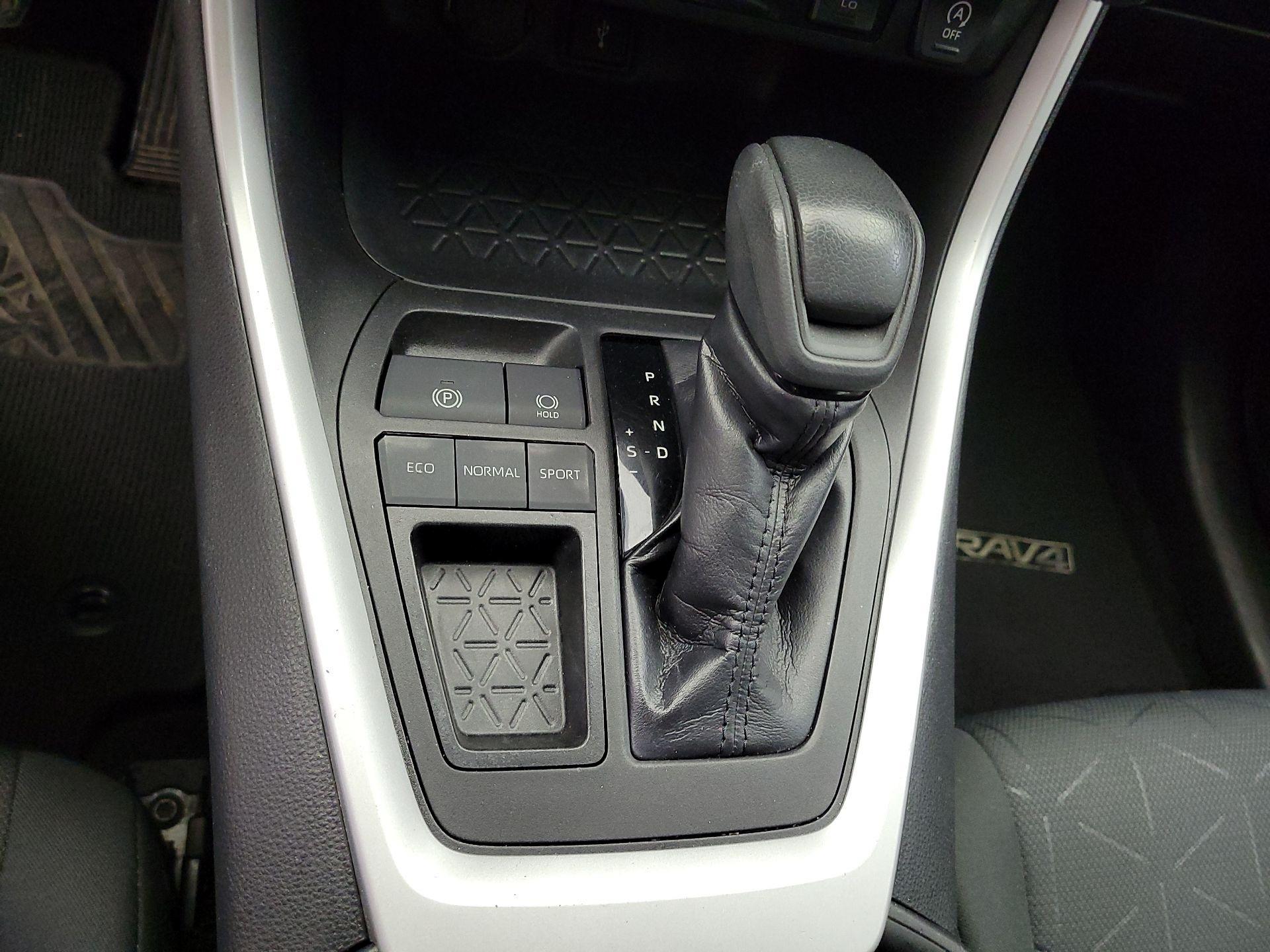 Thumbnail: 2021 Toyota RAV4 - 15