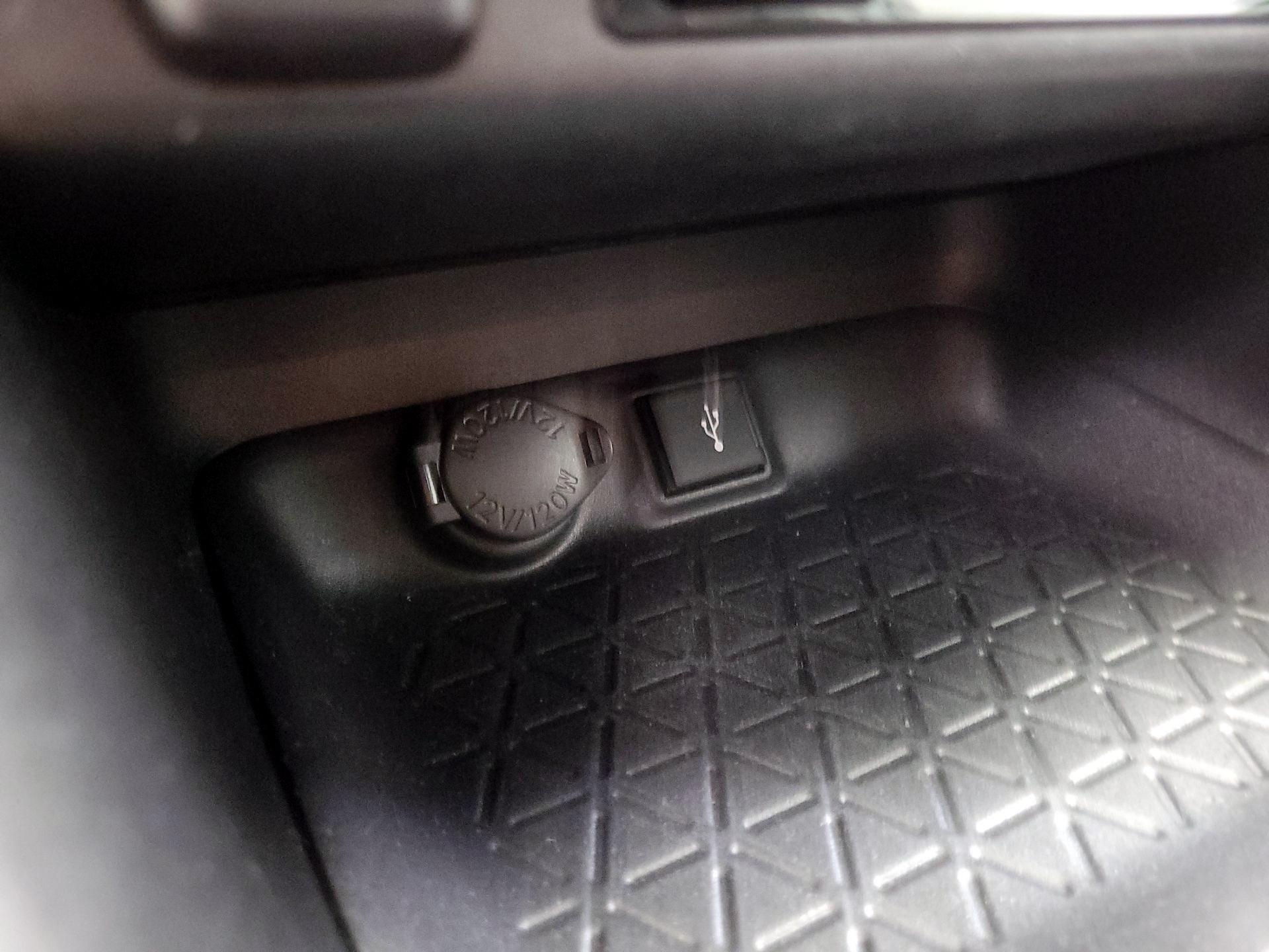 Thumbnail: 2021 Toyota RAV4 - 16