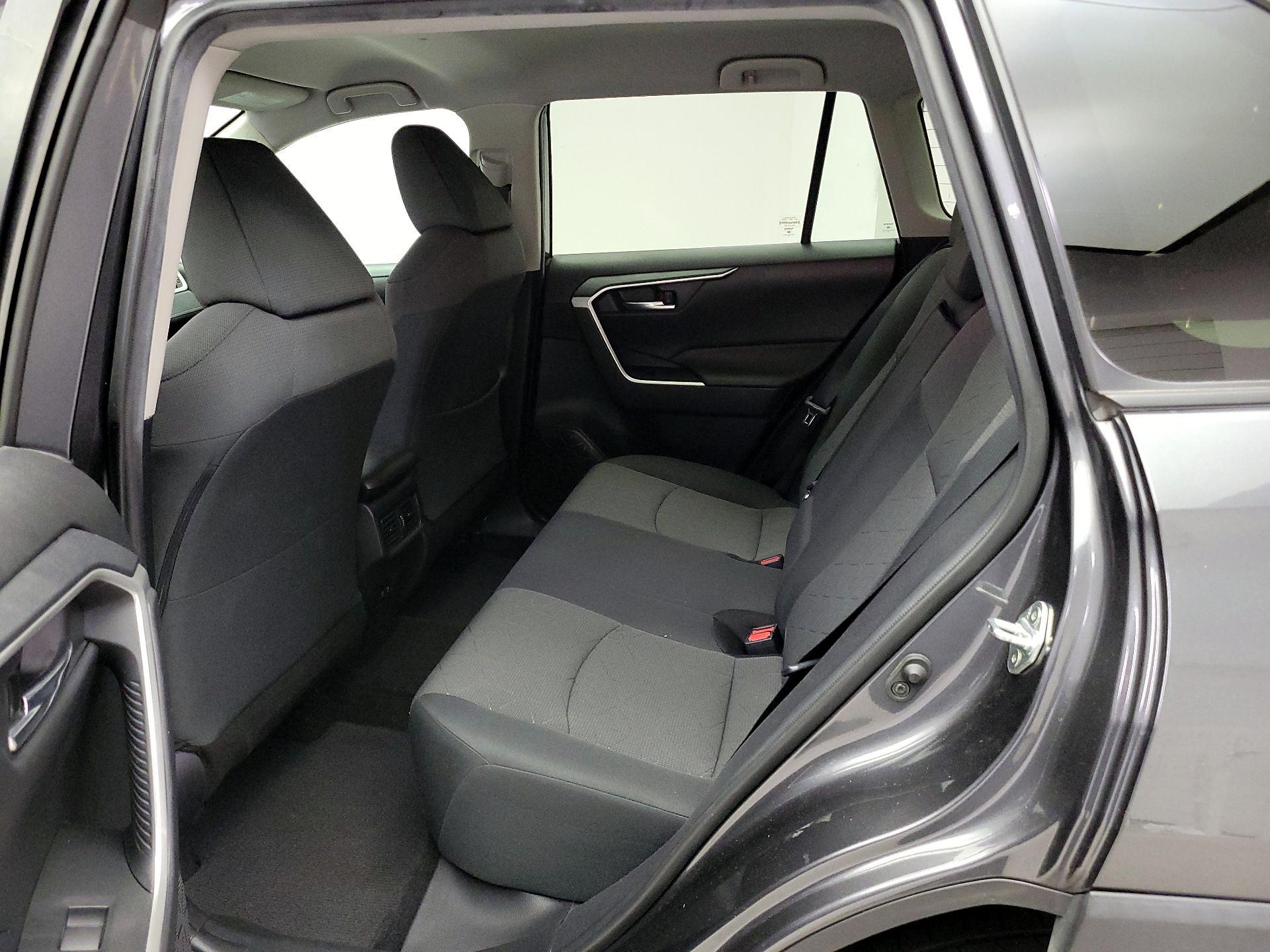 Thumbnail: 2021 Toyota RAV4 - 17