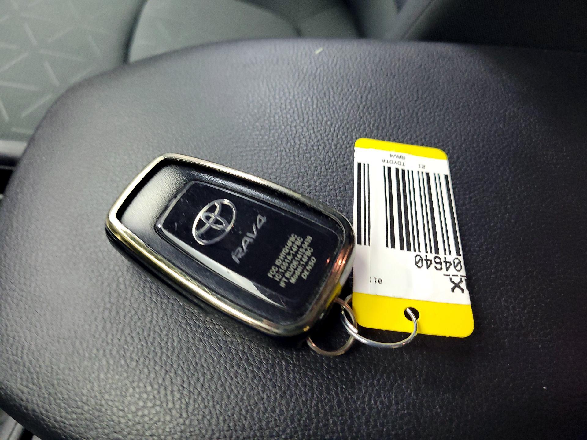 Thumbnail: 2021 Toyota RAV4 - 20