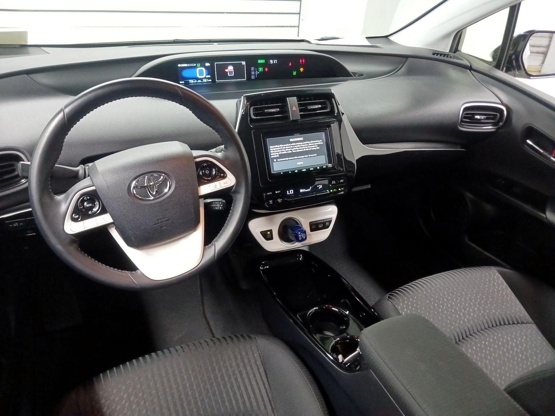 Thumbnail: 2019 Toyota Prius Prime - 9