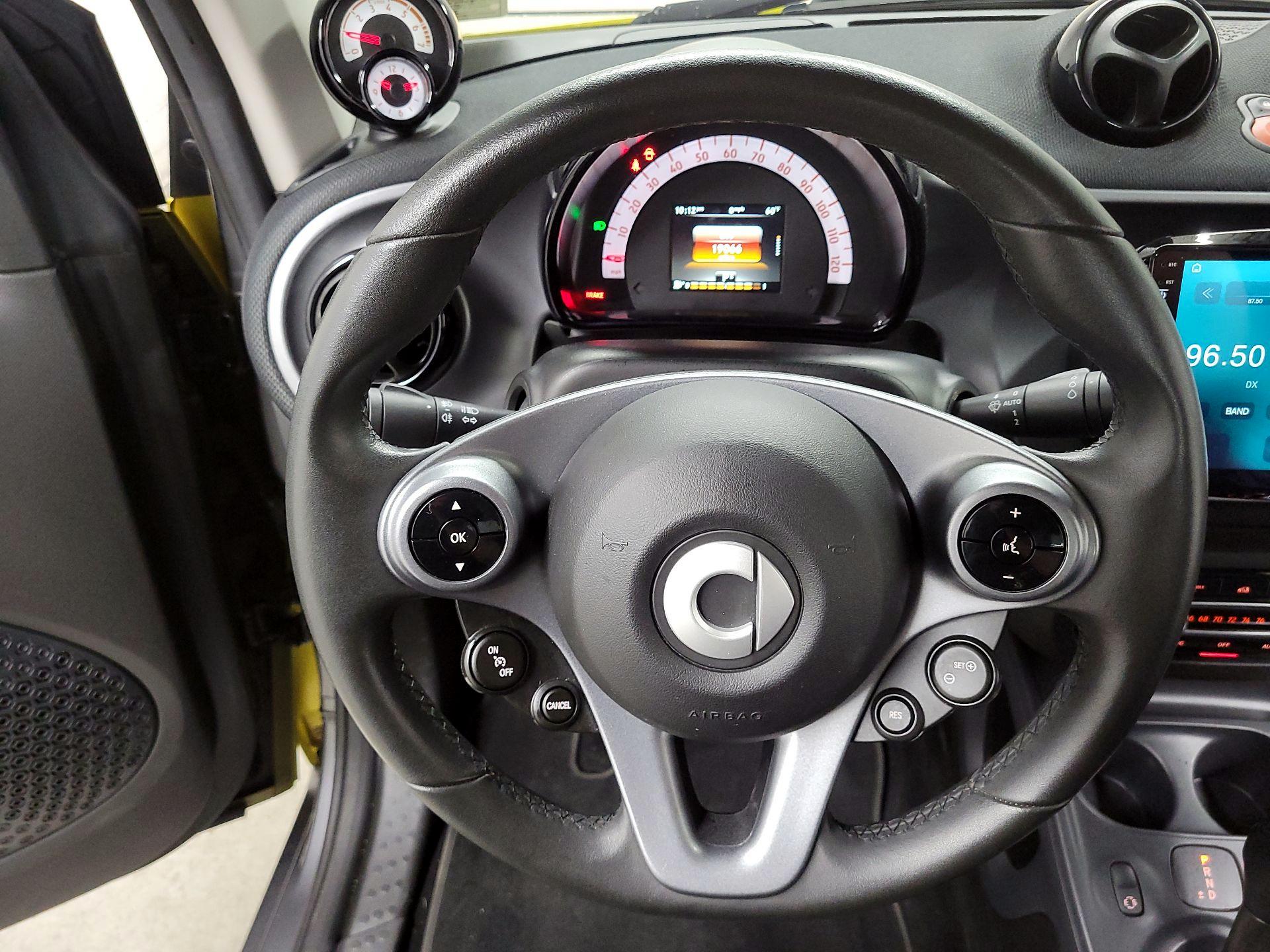 Thumbnail: 2017 smart fortwo - 10