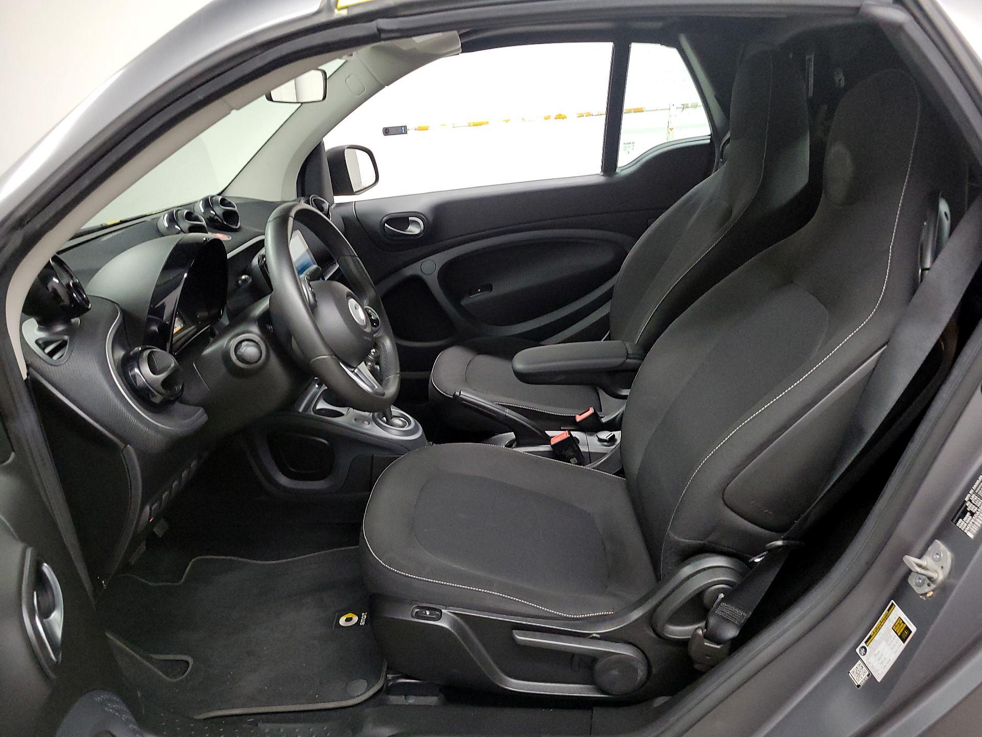 Thumbnail: 2017 smart fortwo - 11