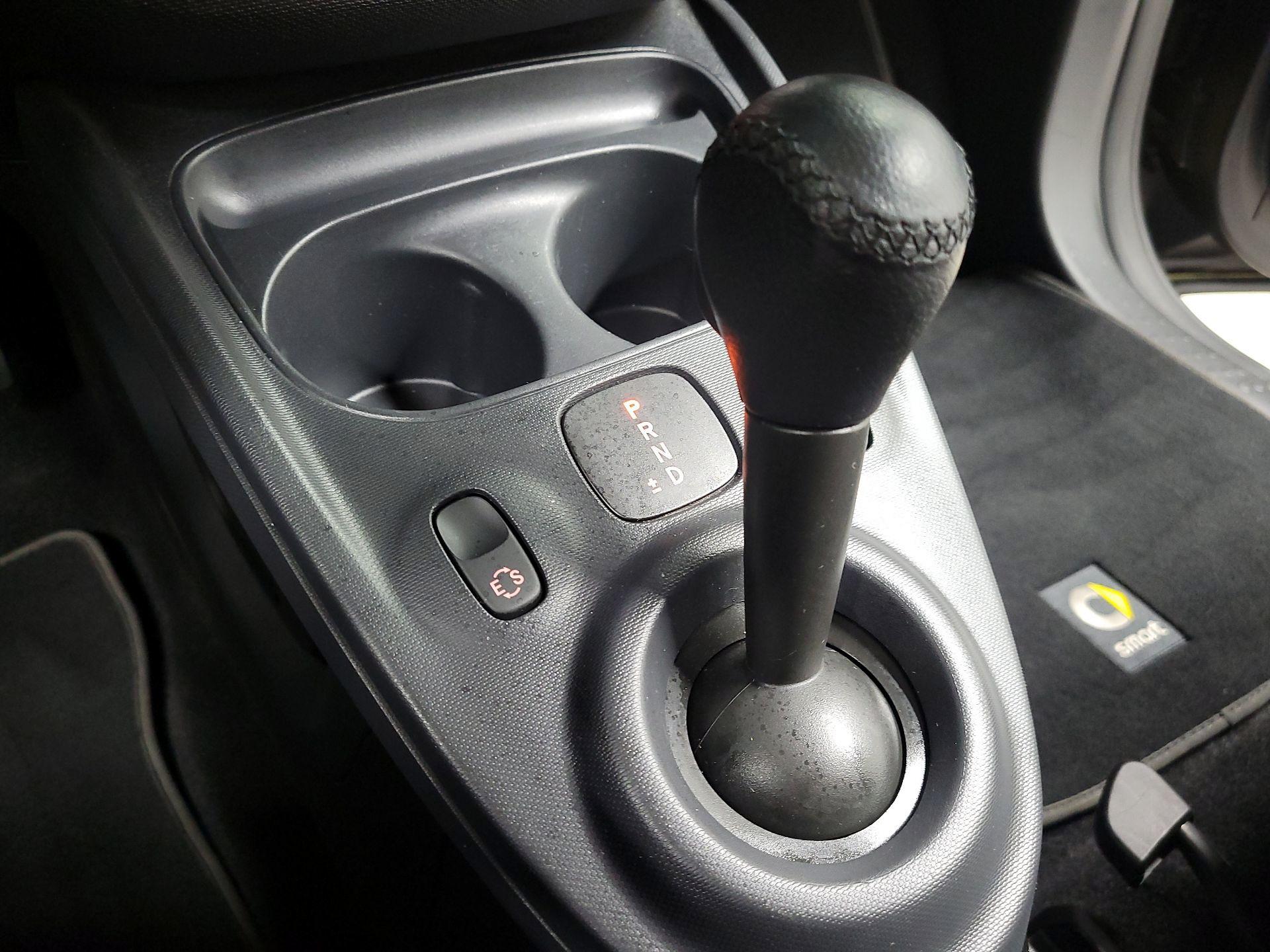 Thumbnail: 2017 smart fortwo - 15