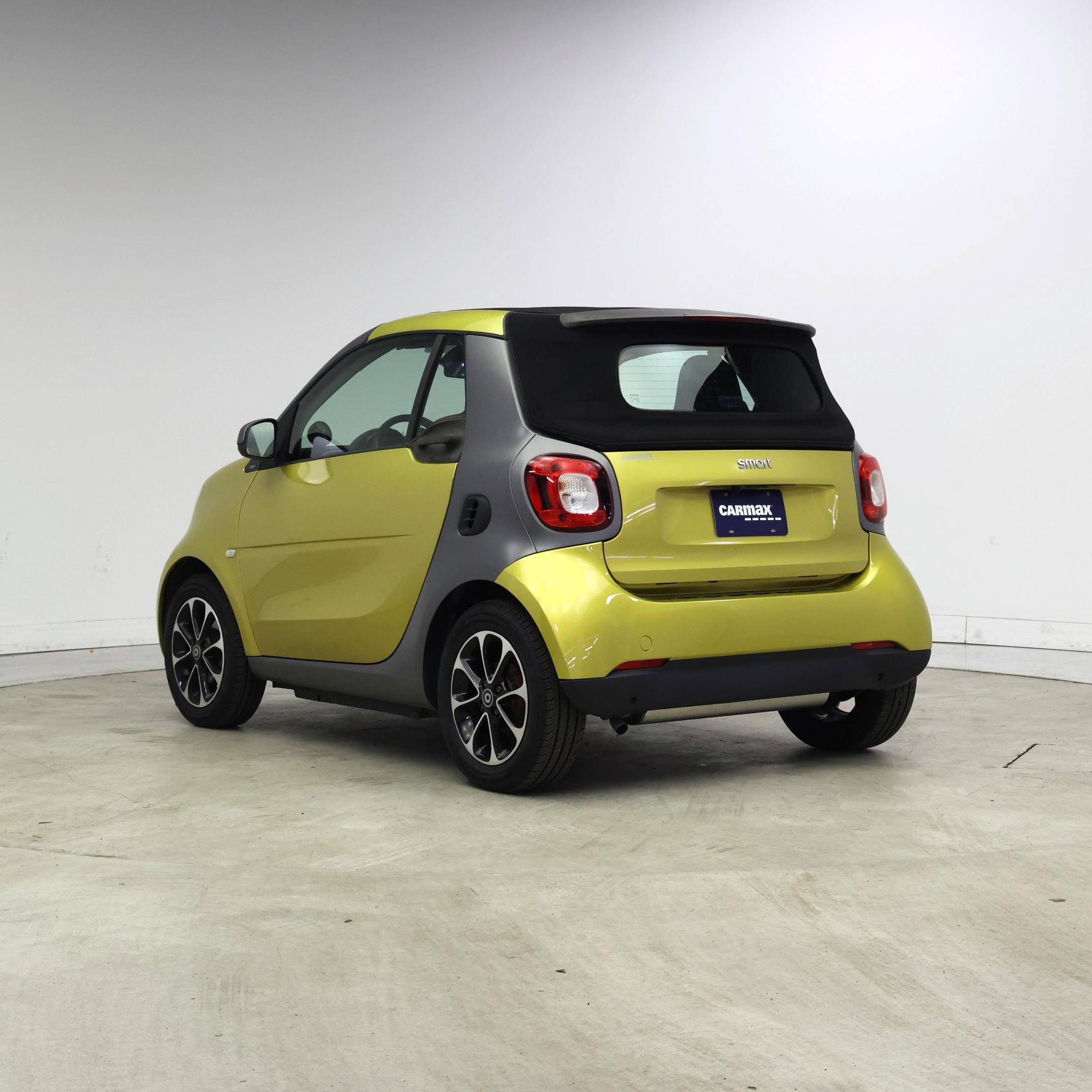 Thumbnail: 2017 smart fortwo - 2