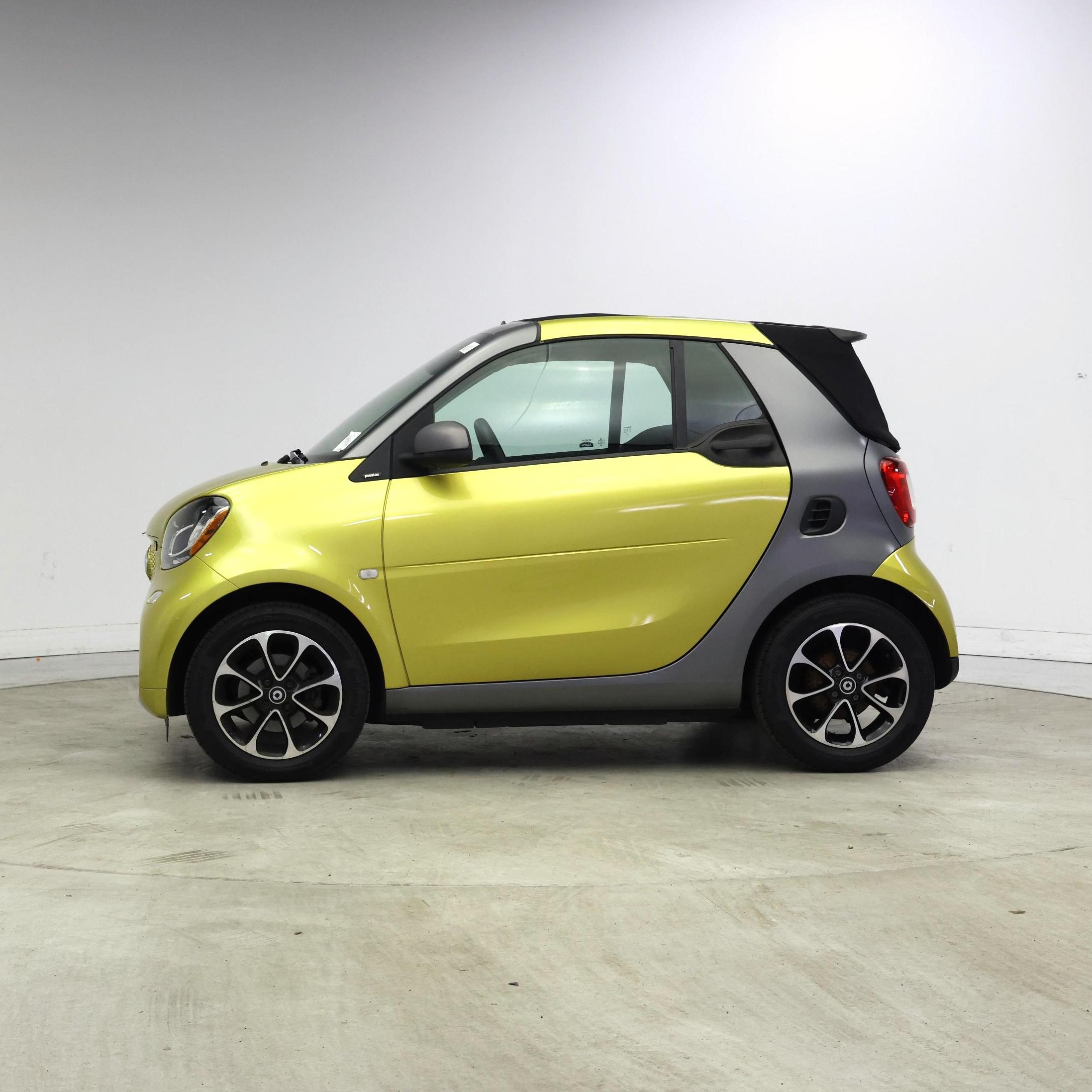 Thumbnail: 2017 smart fortwo - 3