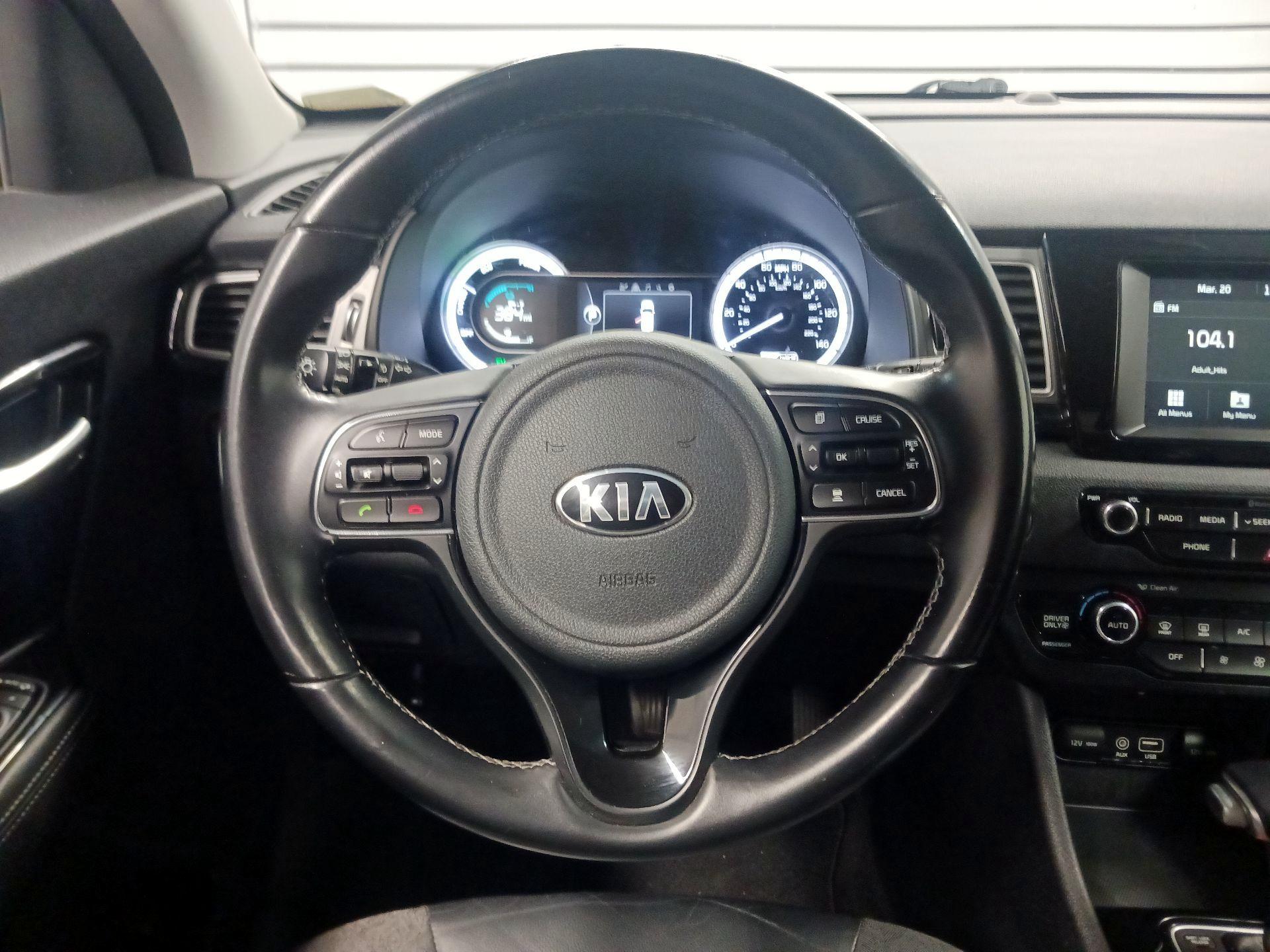 Thumbnail: 2017 Kia Niro - 10