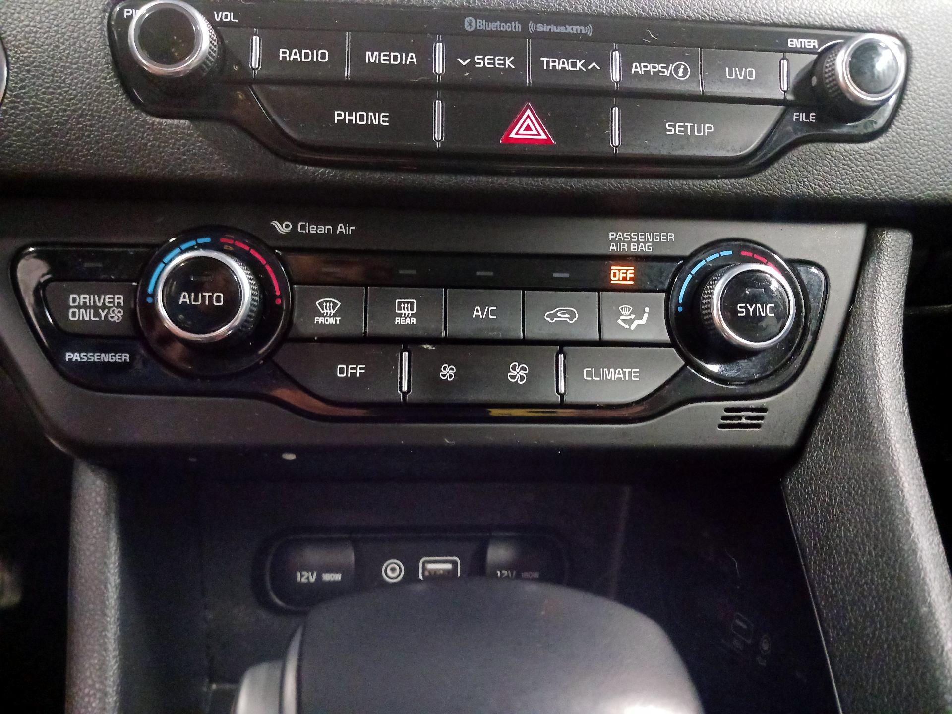 Thumbnail: 2017 Kia Niro - 16