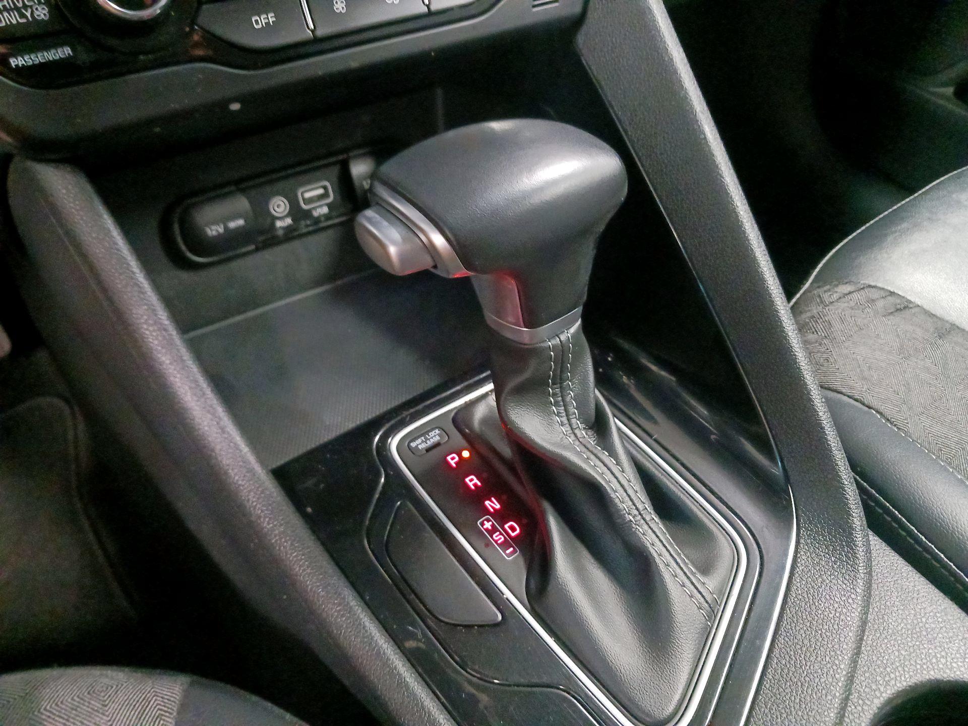 Thumbnail: 2017 Kia Niro - 17