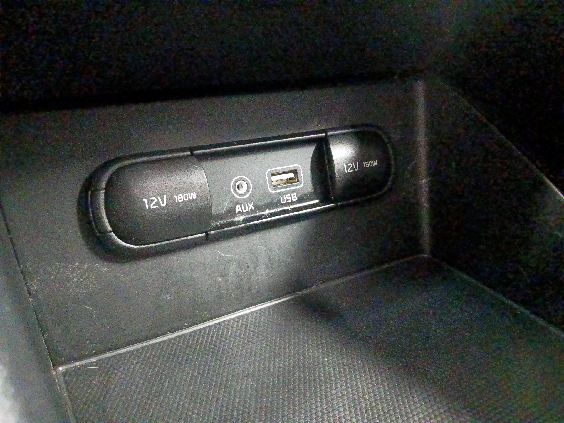 Thumbnail: 2017 Kia Niro - 18