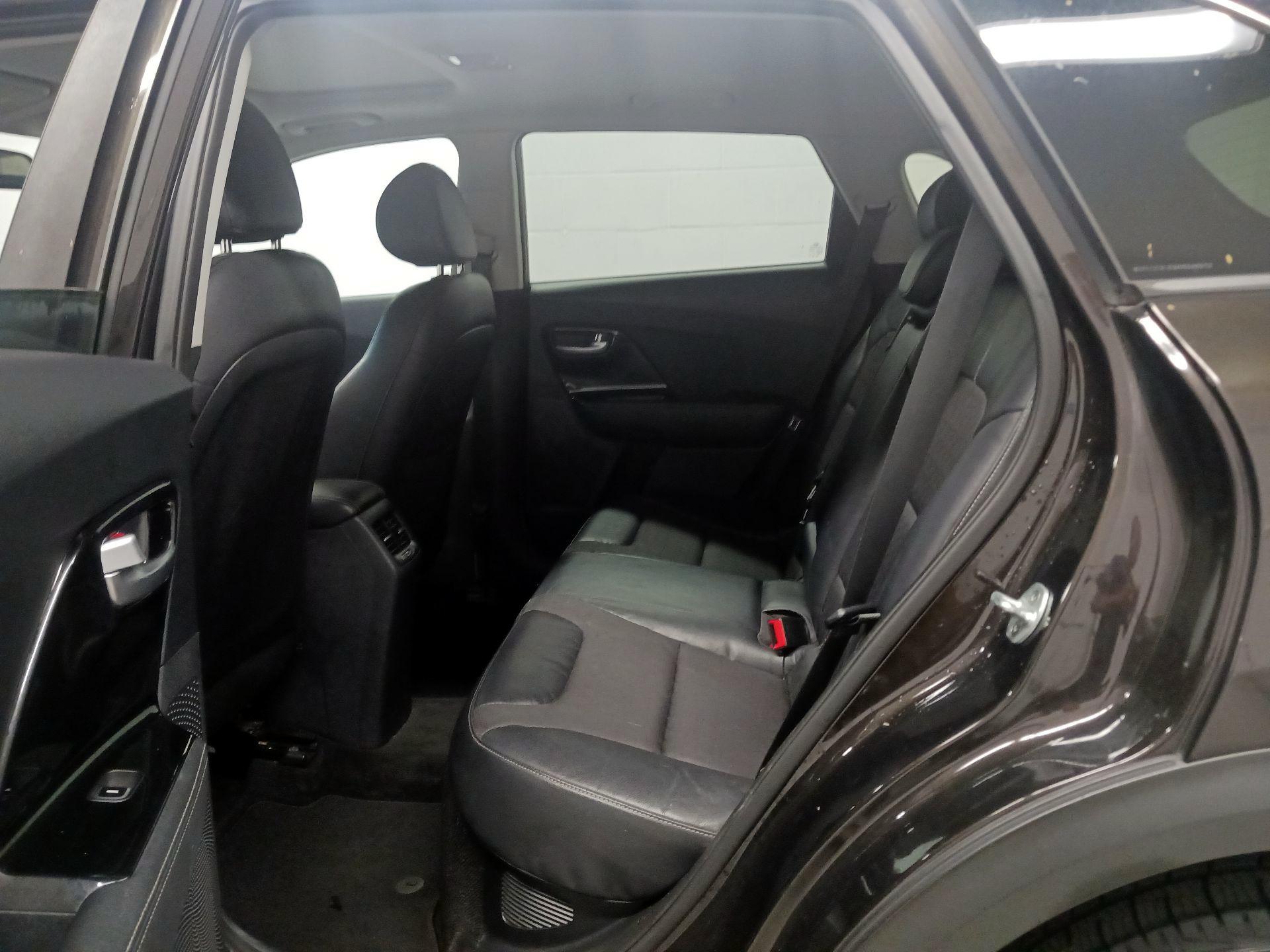 Thumbnail: 2017 Kia Niro - 20