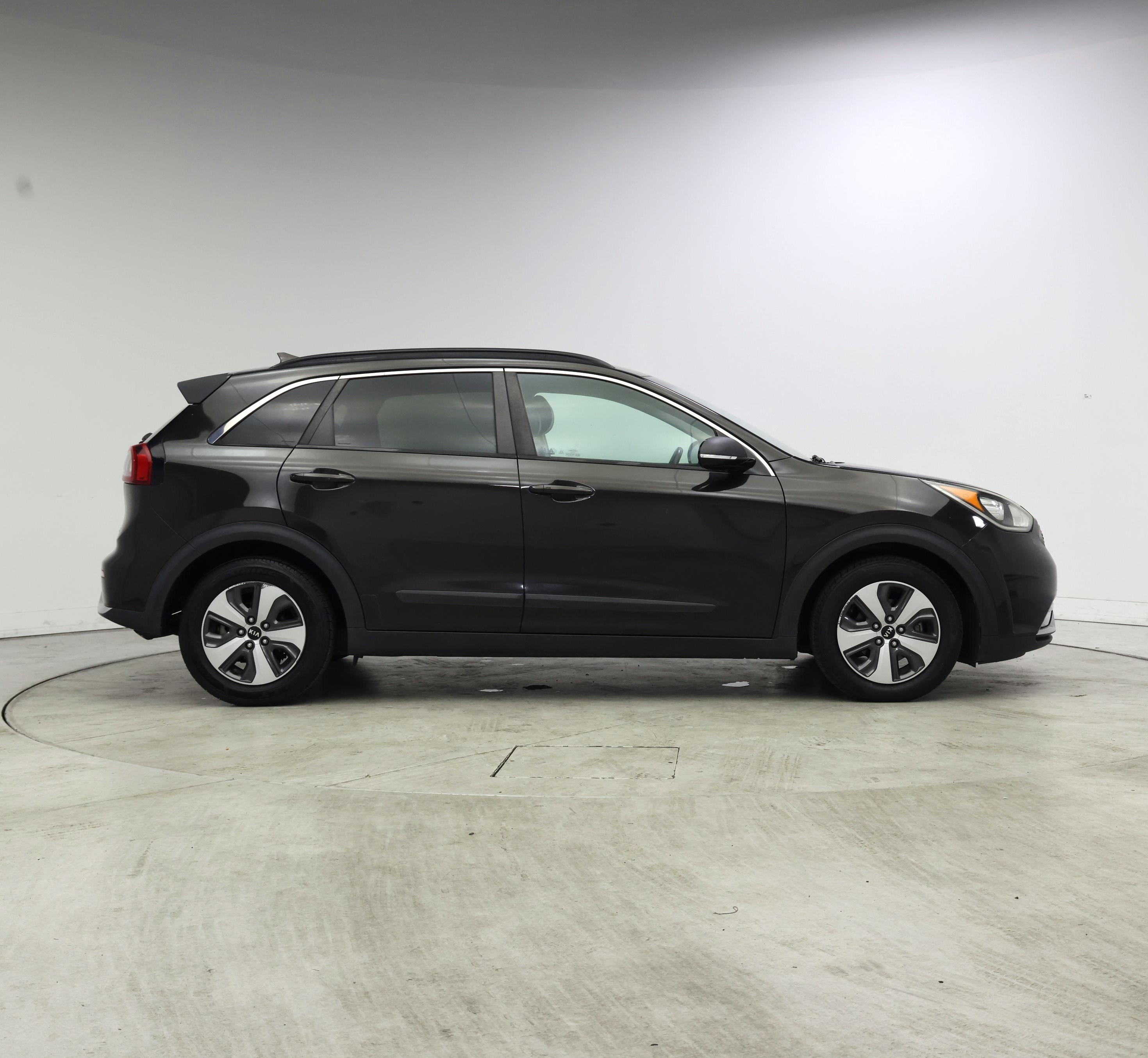 Thumbnail: 2017 Kia Niro - 7