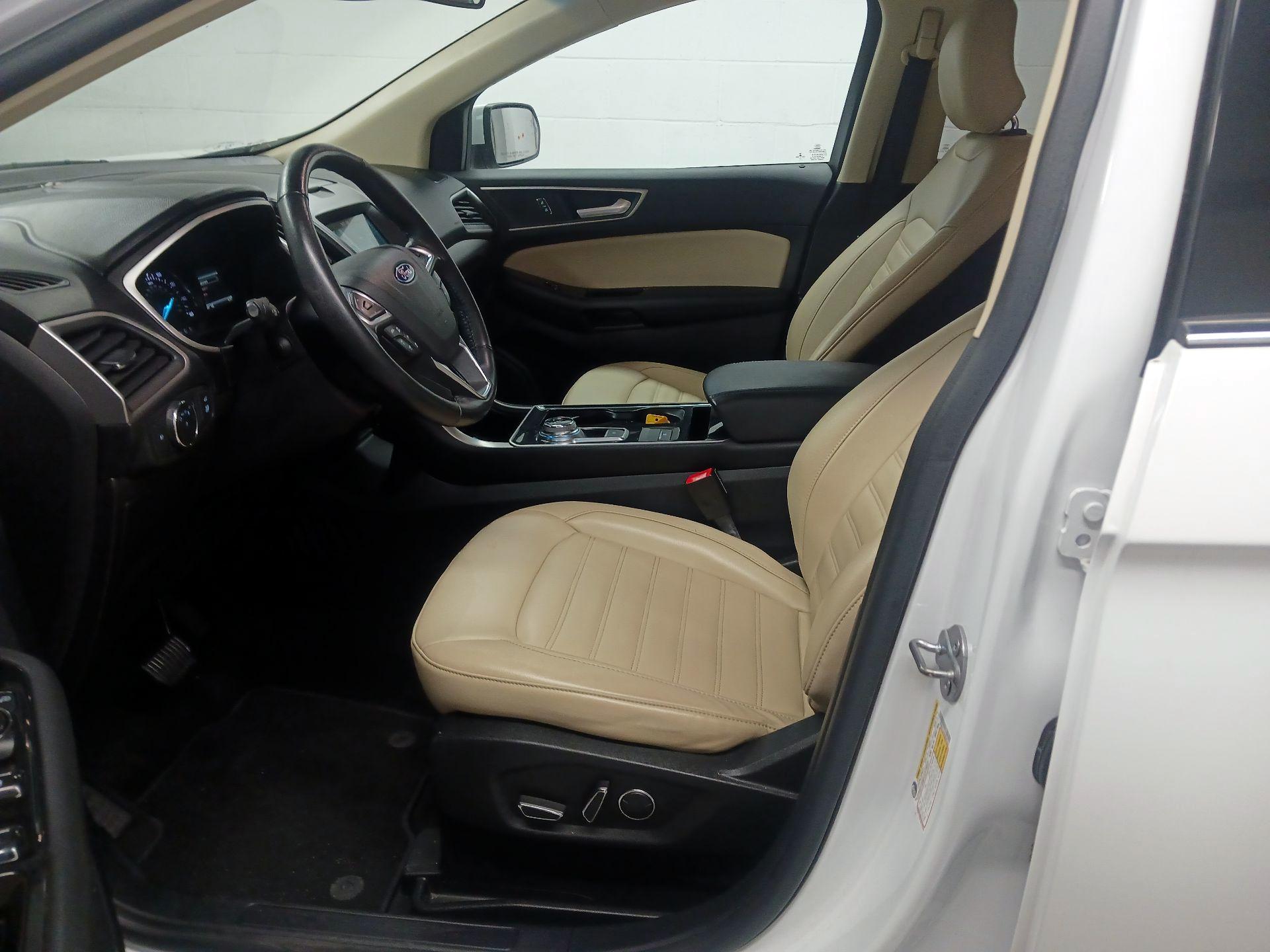 Thumbnail: 2019 Ford Edge - 11