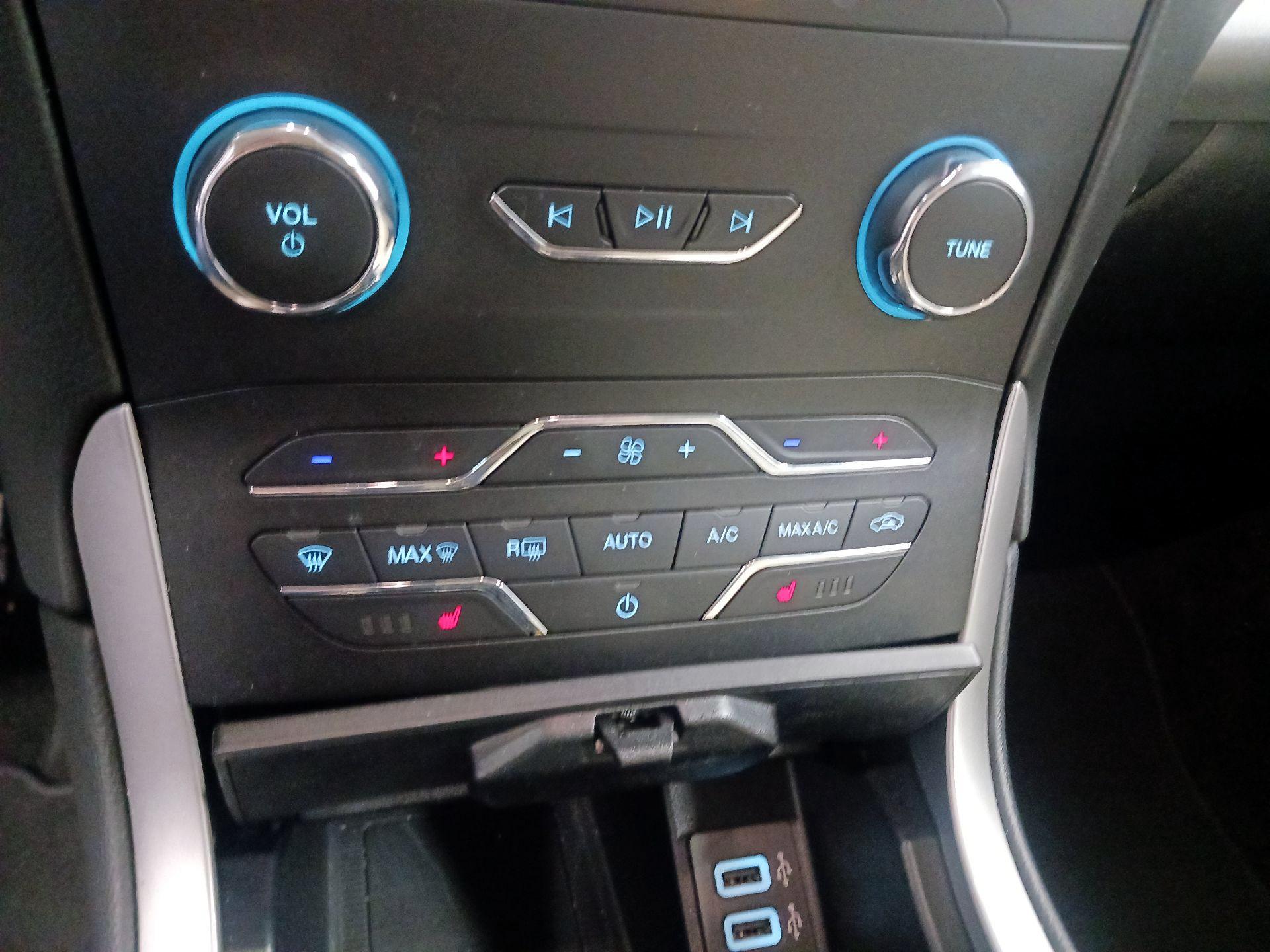 Thumbnail: 2019 Ford Edge - 17