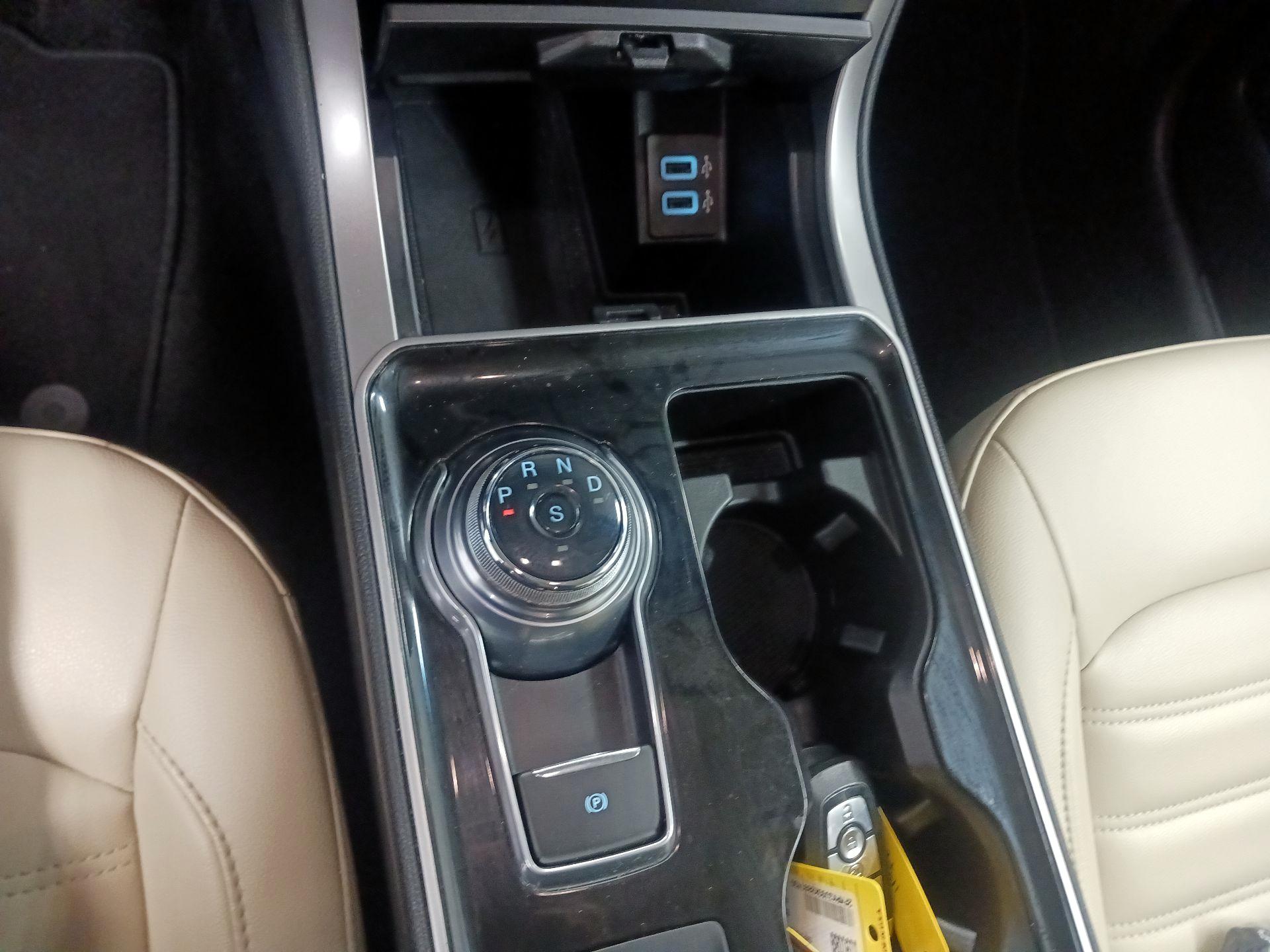 Thumbnail: 2019 Ford Edge - 18