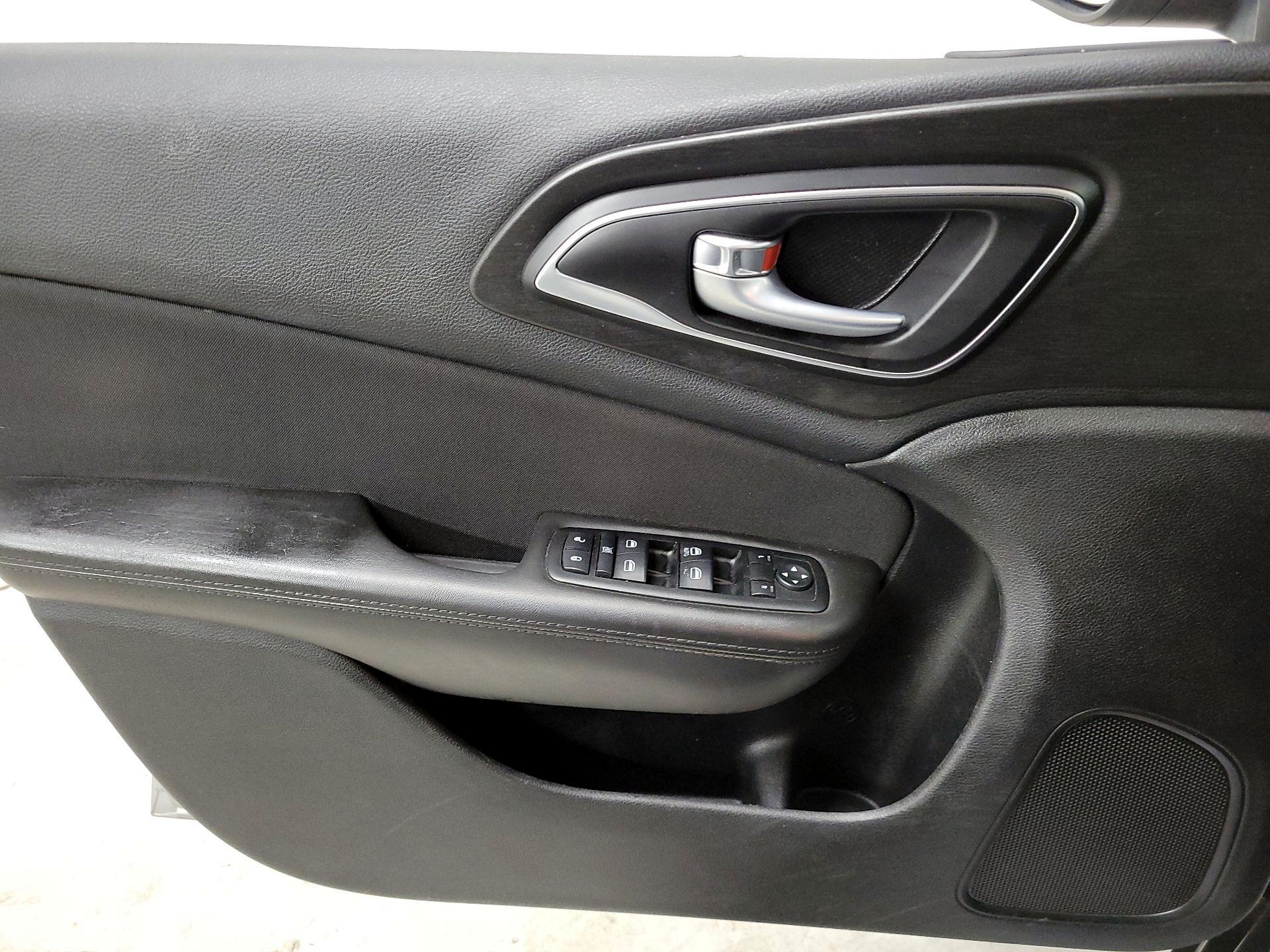 Thumbnail: 2015 Chrysler 200 - 12