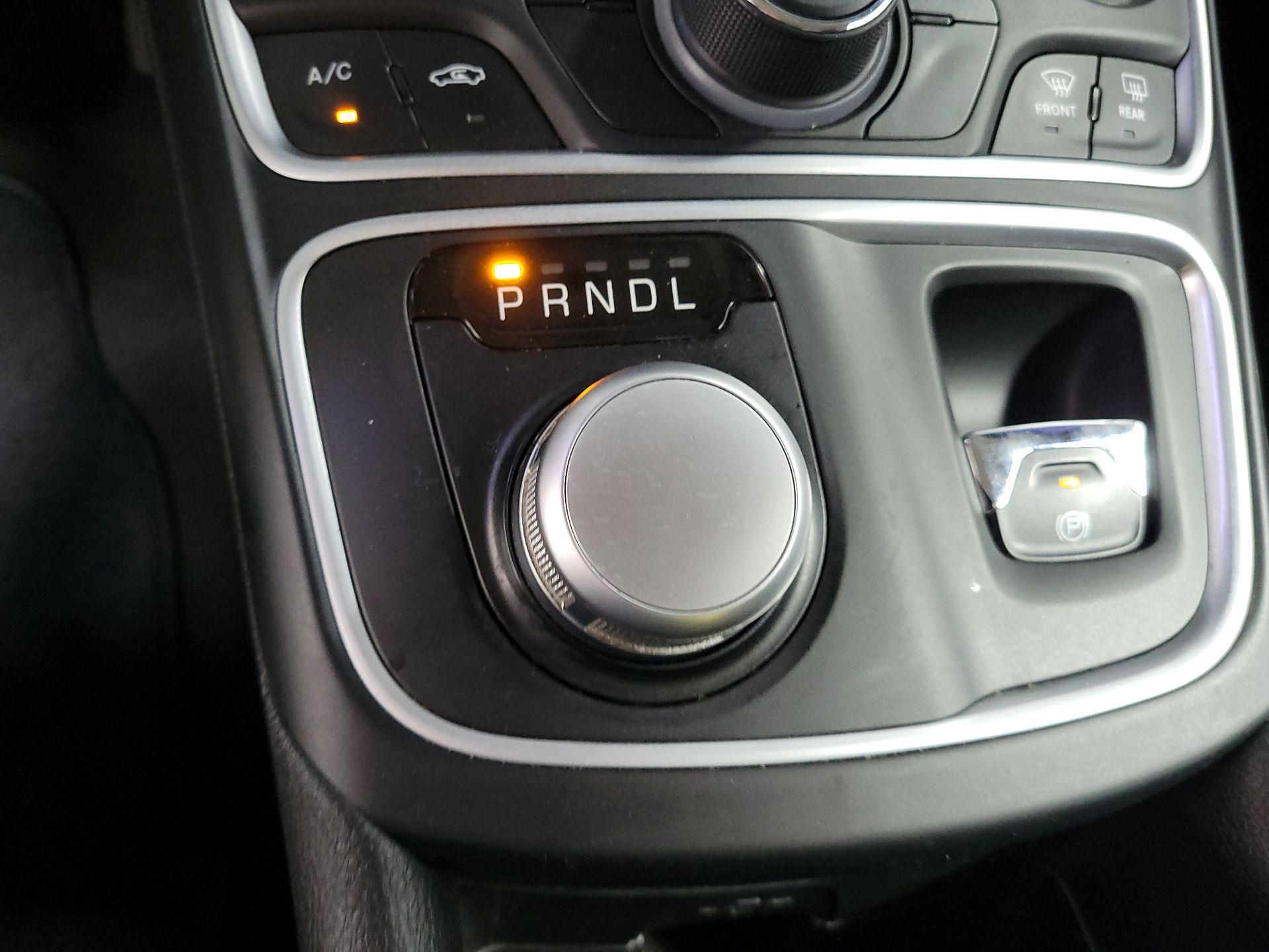 Thumbnail: 2015 Chrysler 200 - 17