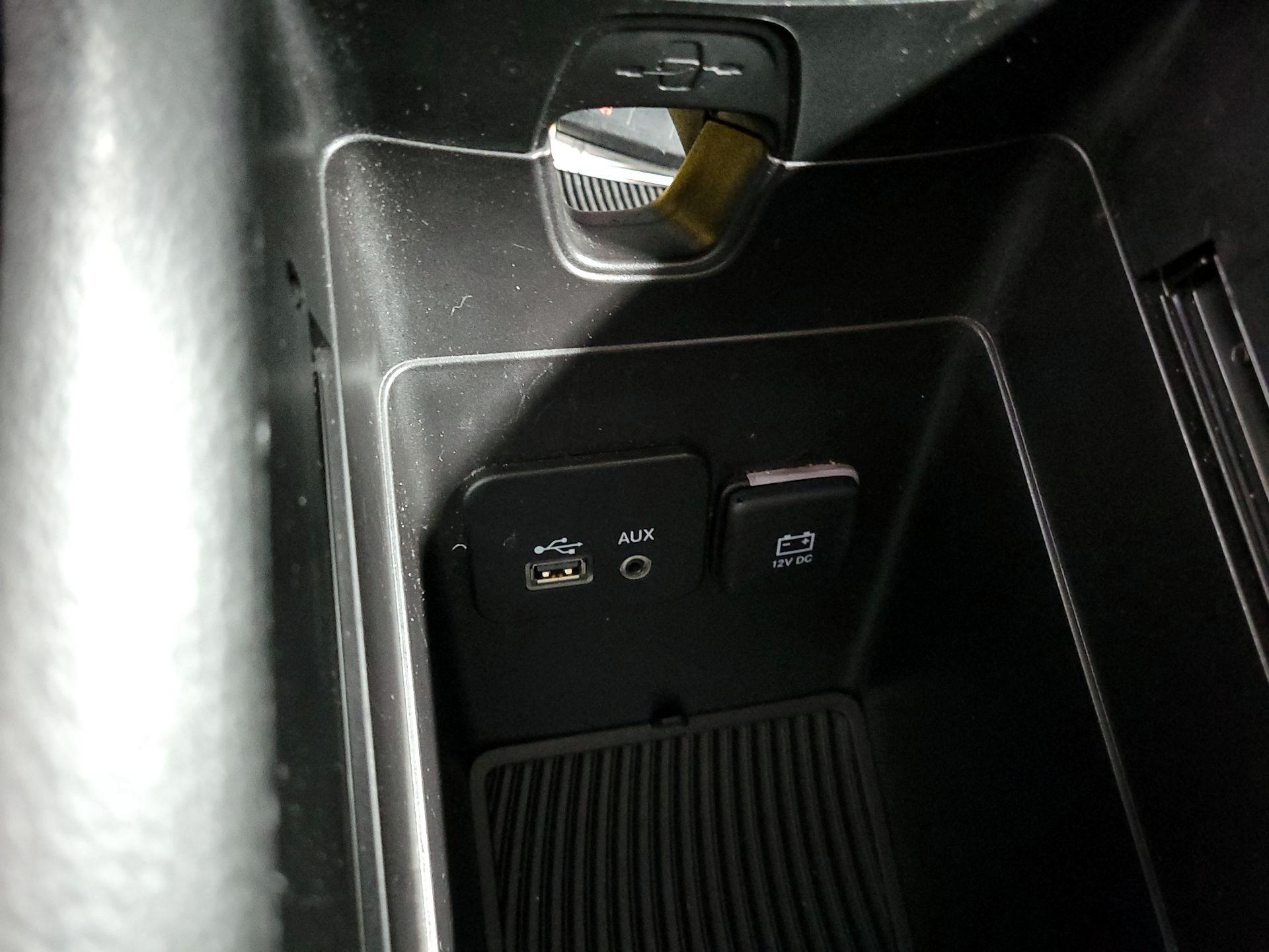 Thumbnail: 2015 Chrysler 200 - 18