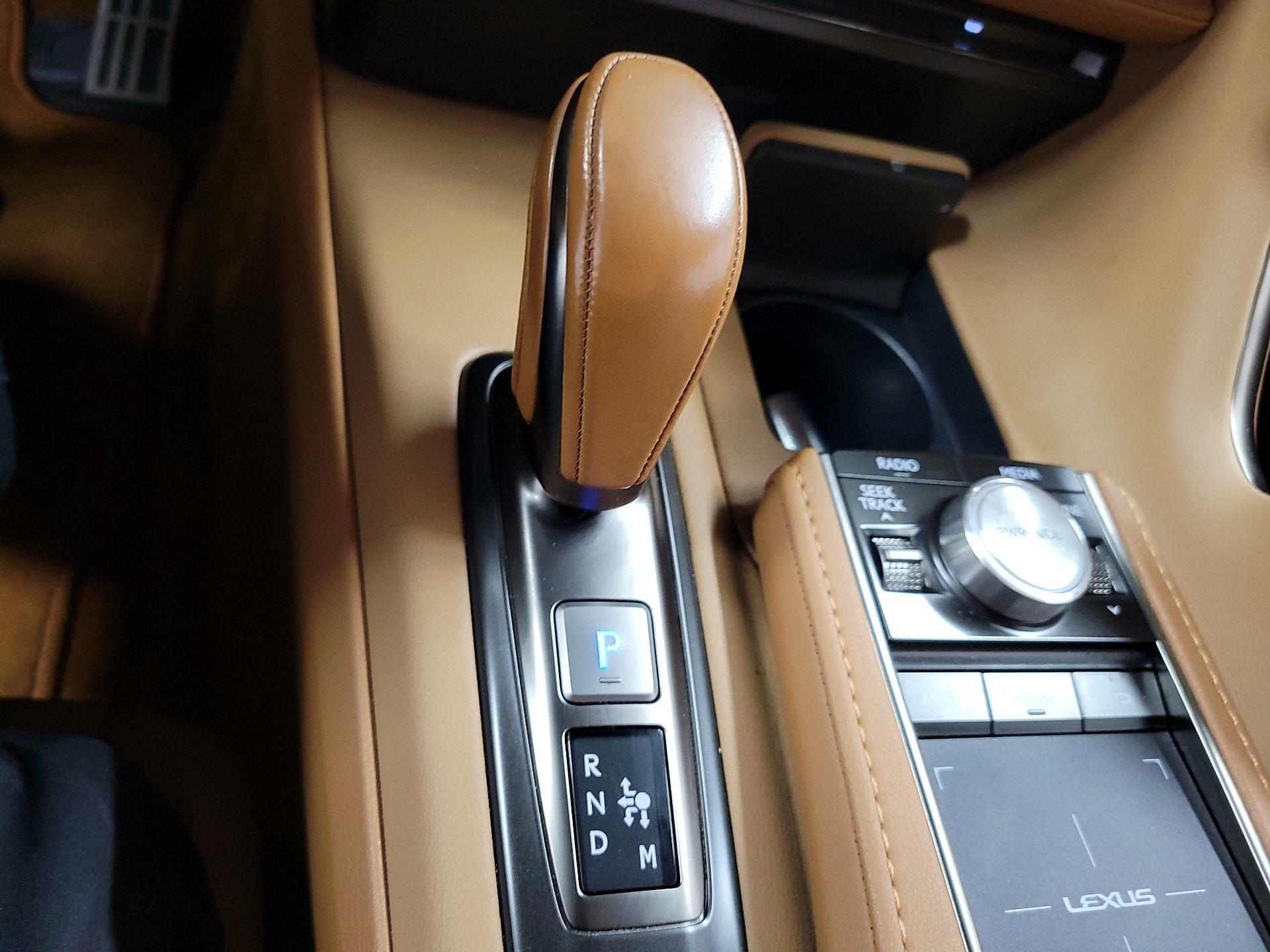 Thumbnail: 2022 Lexus LC - 16