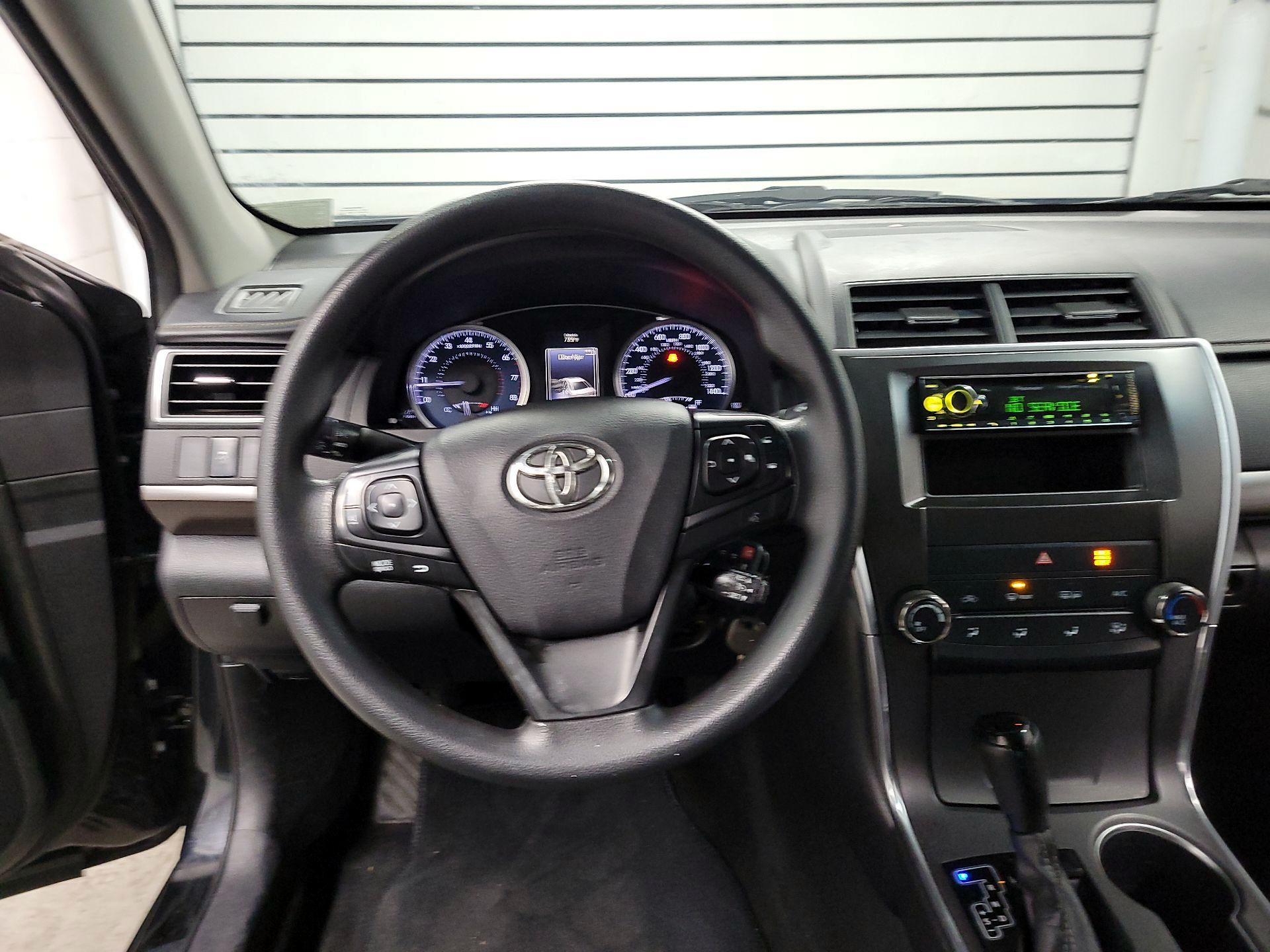 Thumbnail: 2016 Toyota Camry - 10