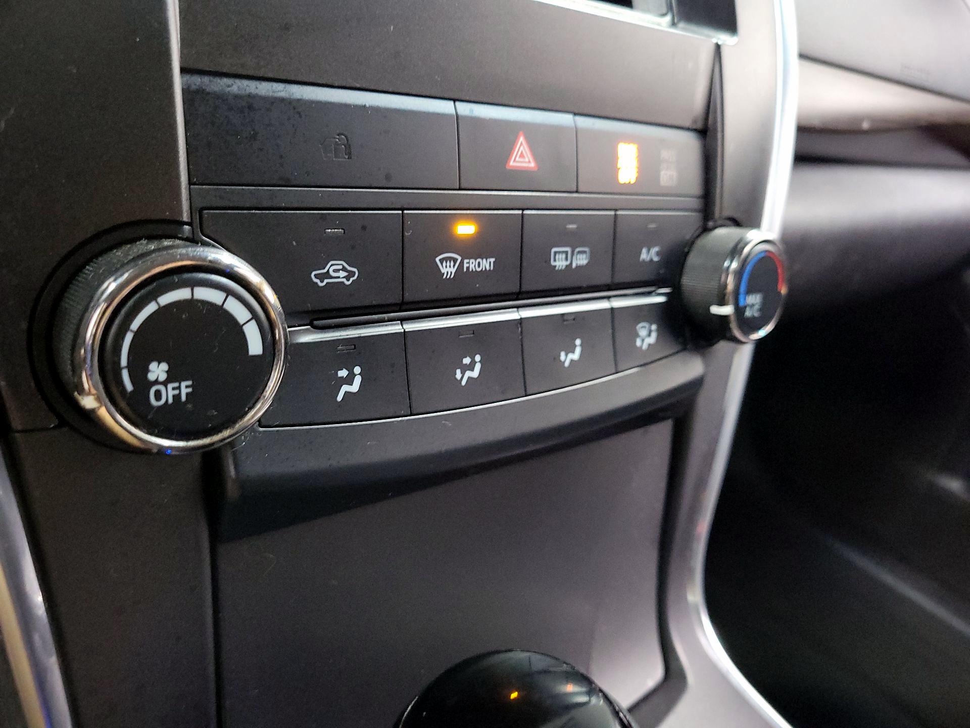 Thumbnail: 2016 Toyota Camry - 14
