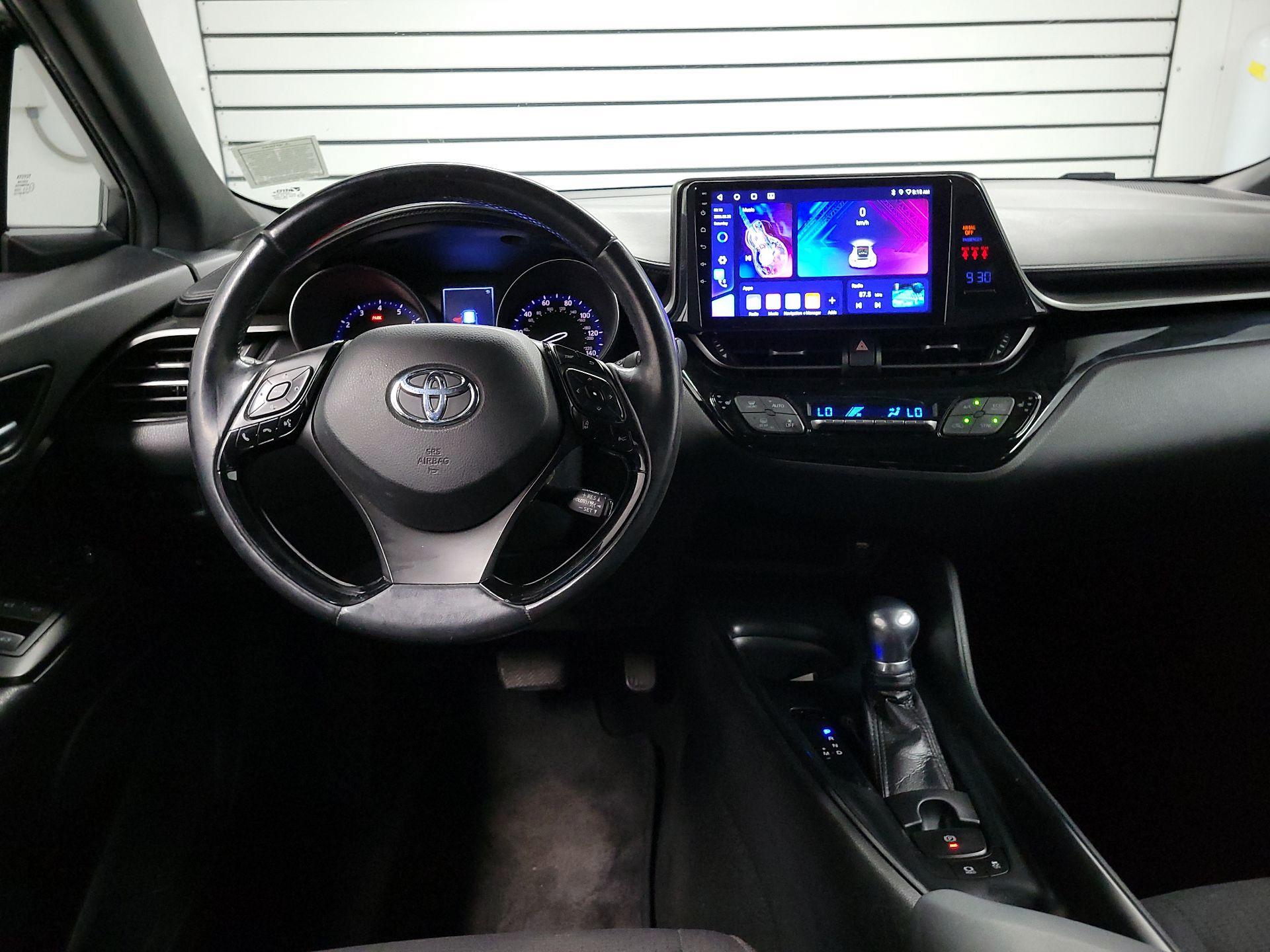 Thumbnail: 2018 Toyota C-HR - 9