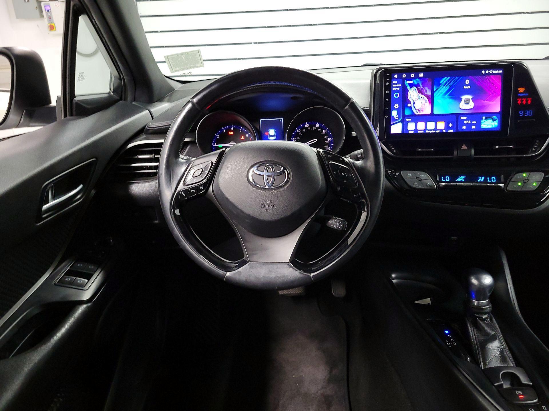 Thumbnail: 2018 Toyota C-HR - 10