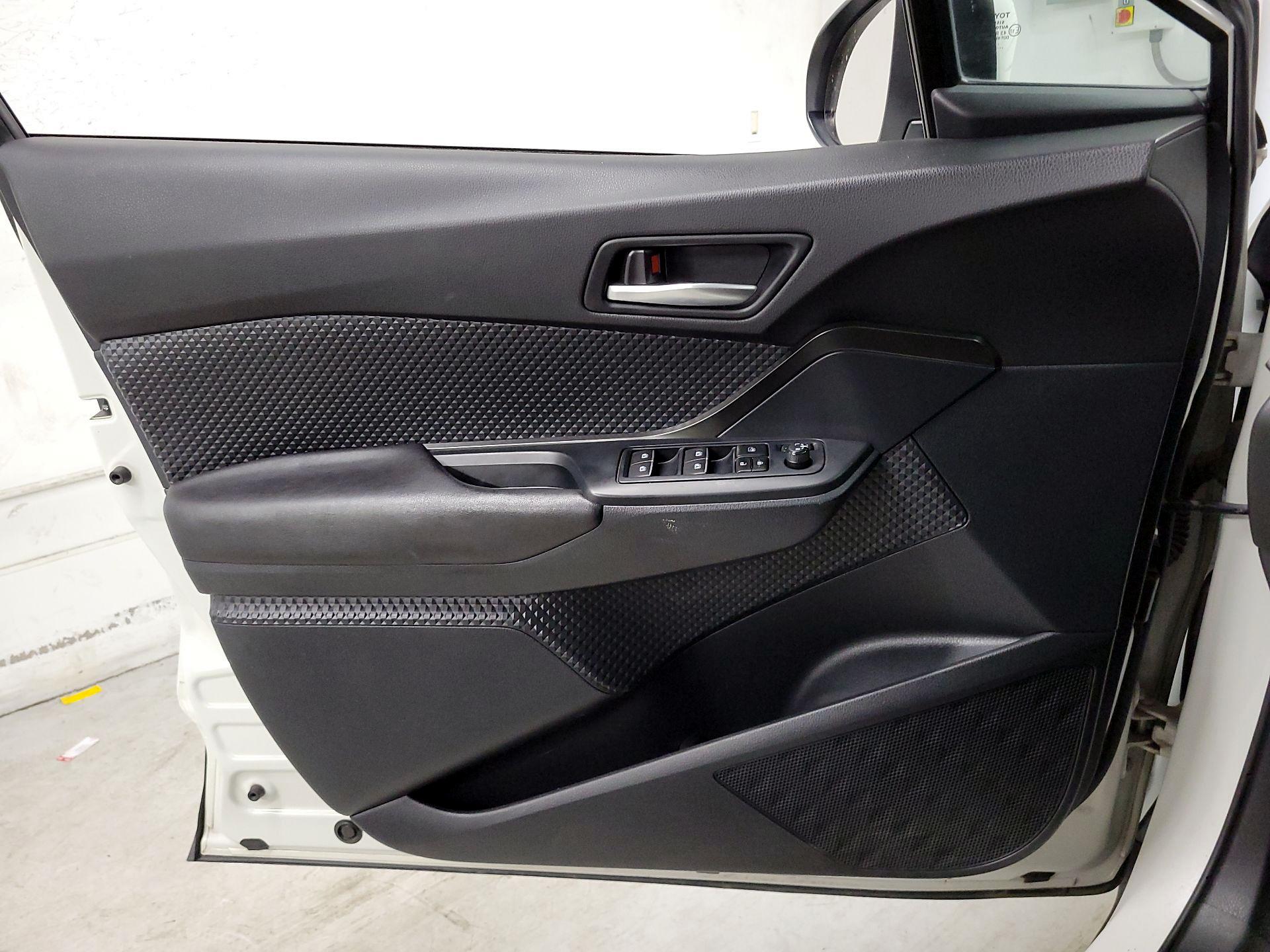 Thumbnail: 2018 Toyota C-HR - 12