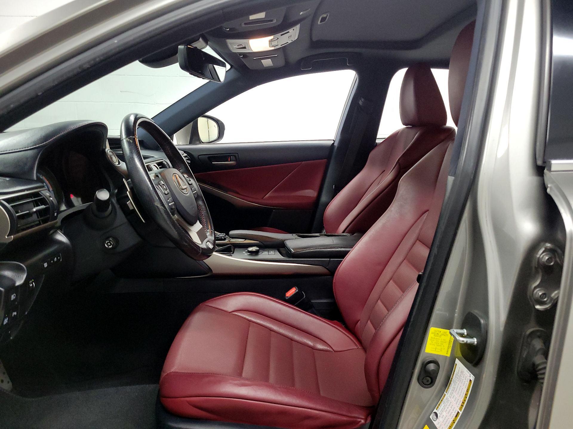 Thumbnail: 2018 Lexus IS - 11