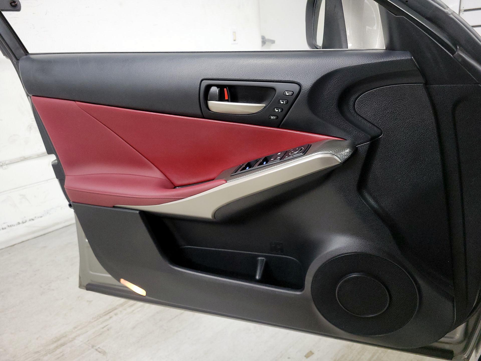 Thumbnail: 2018 Lexus IS - 12