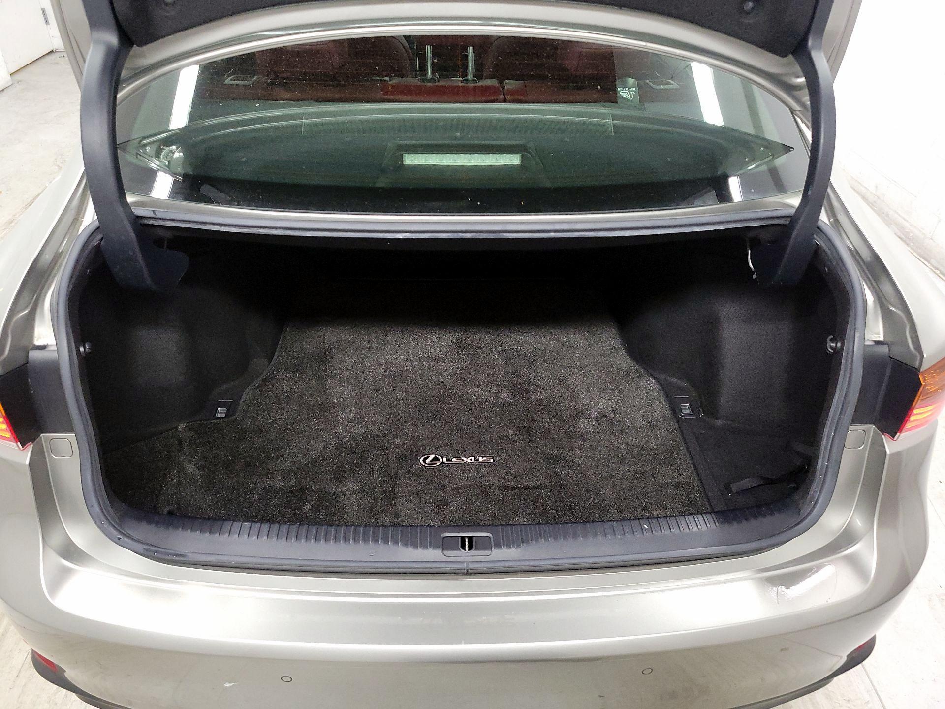 Thumbnail: 2018 Lexus IS - 18