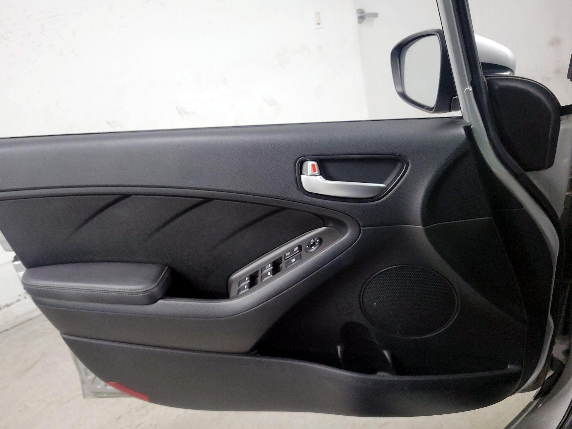 Thumbnail: 2018 Kia Forte - 12