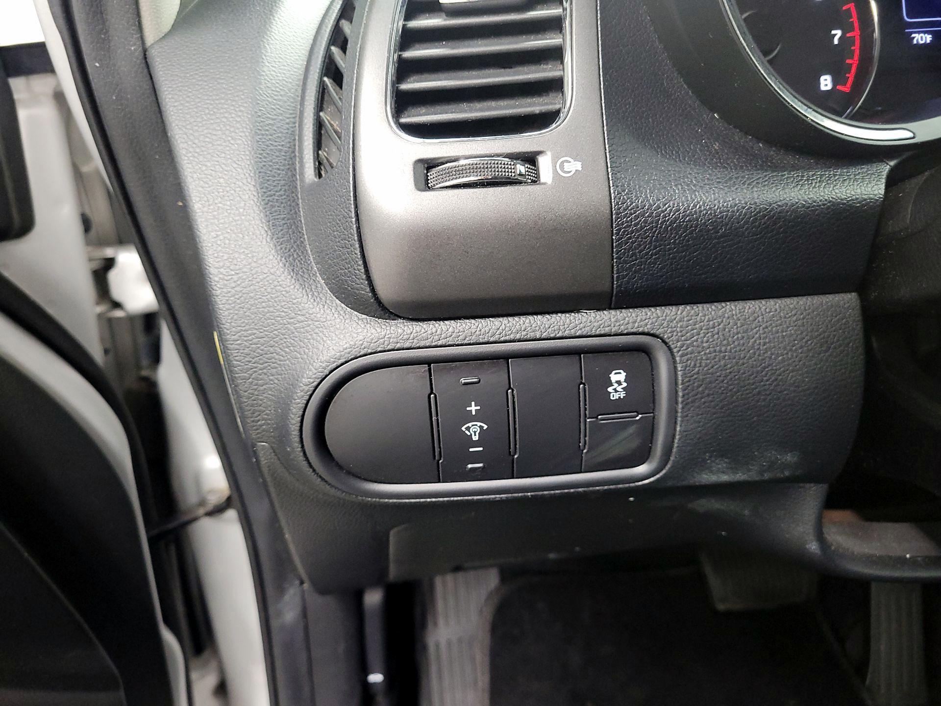 Thumbnail: 2018 Kia Forte - 13