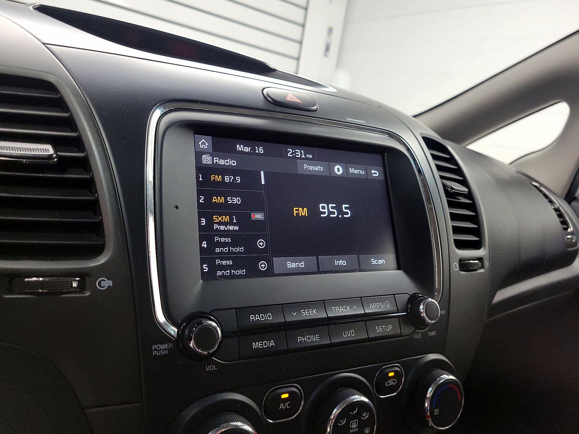 Thumbnail: 2018 Kia Forte - 15