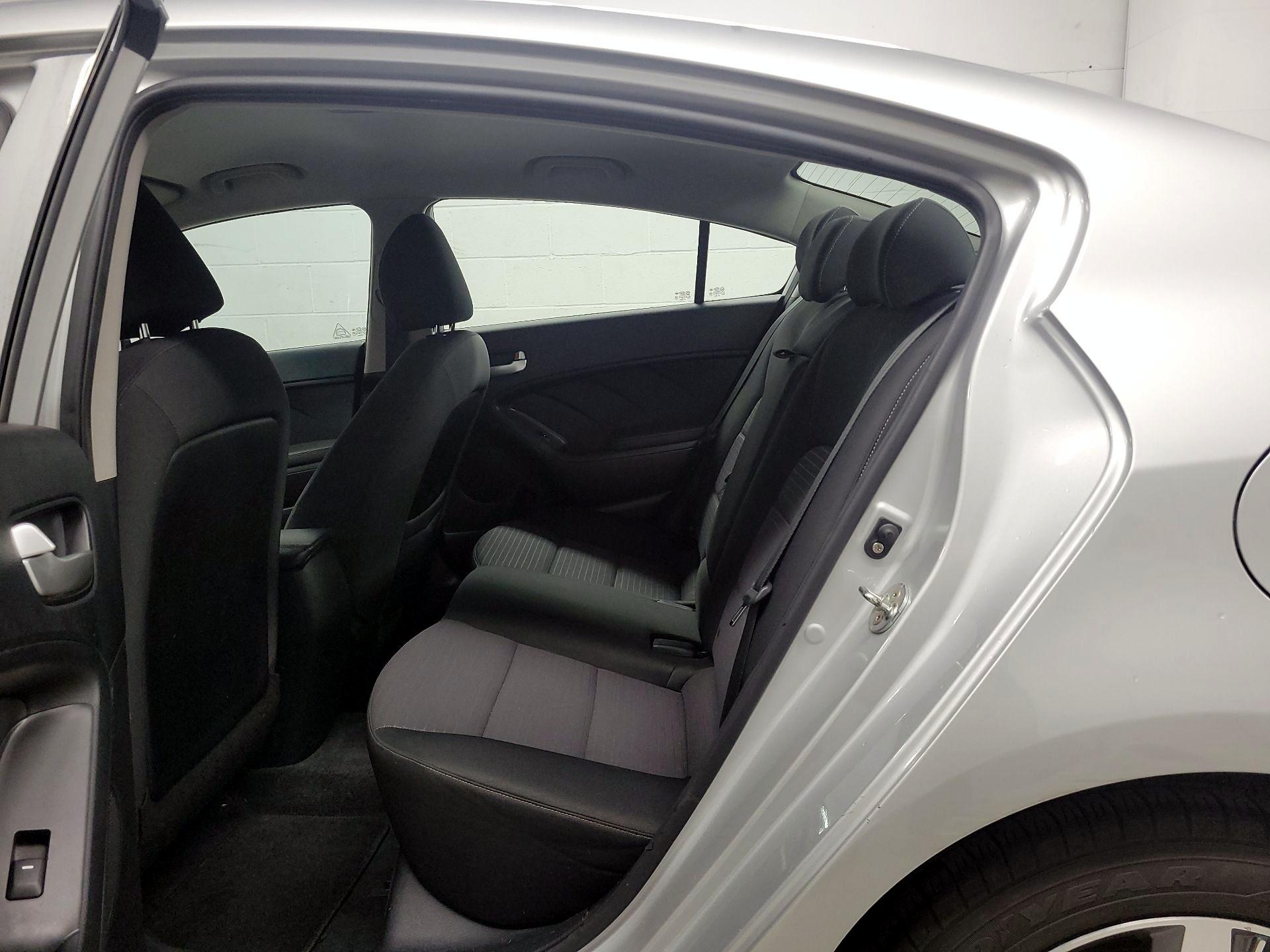 Thumbnail: 2018 Kia Forte - 19