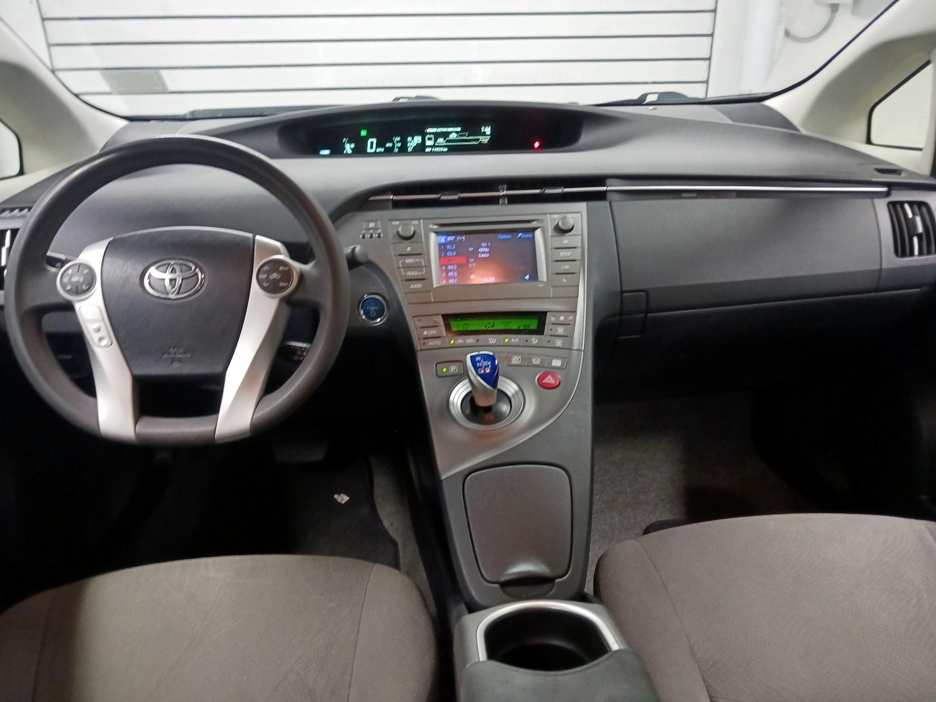 Thumbnail: 2015 Toyota Prius - 9