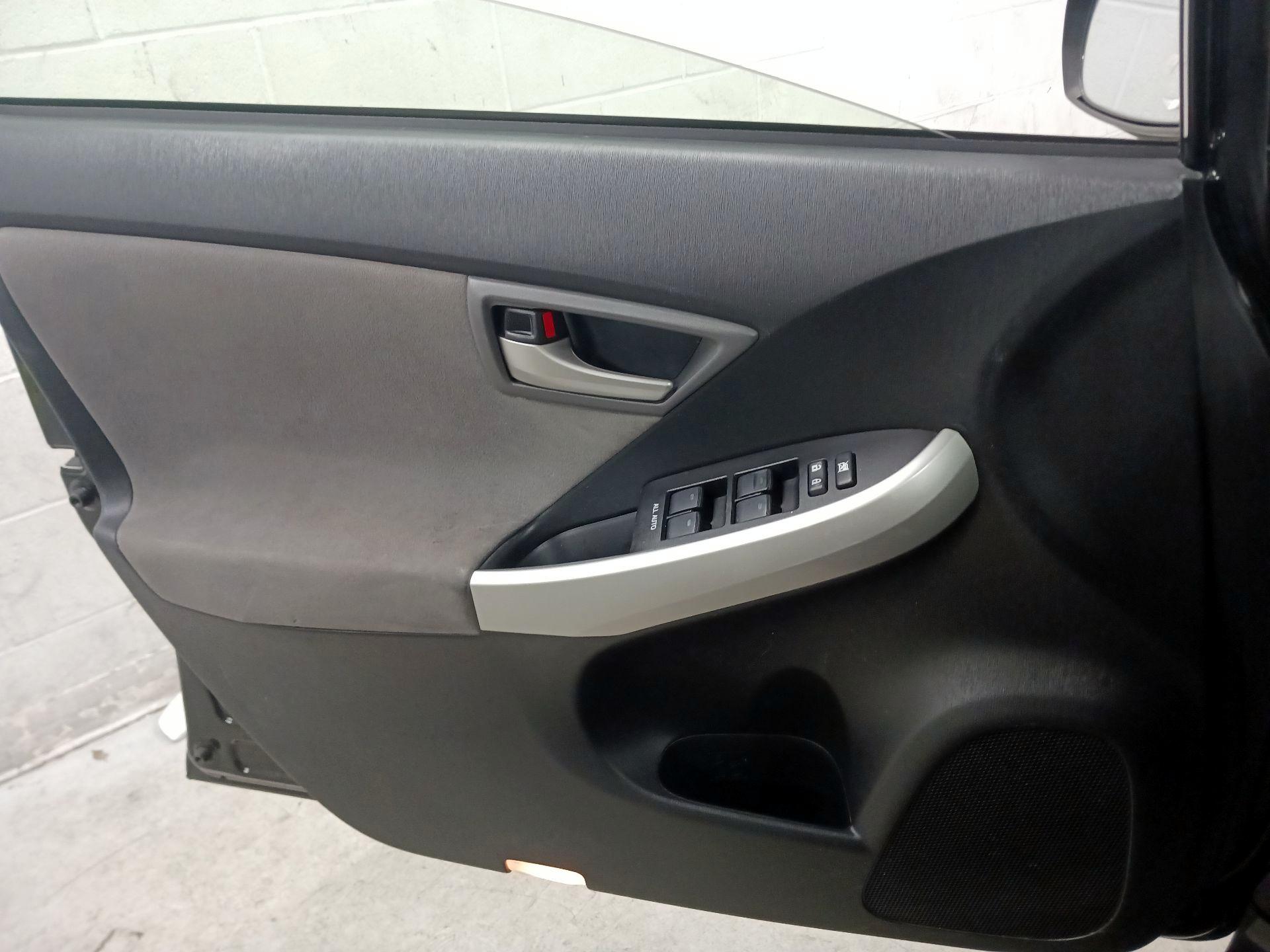 Thumbnail: 2015 Toyota Prius - 12