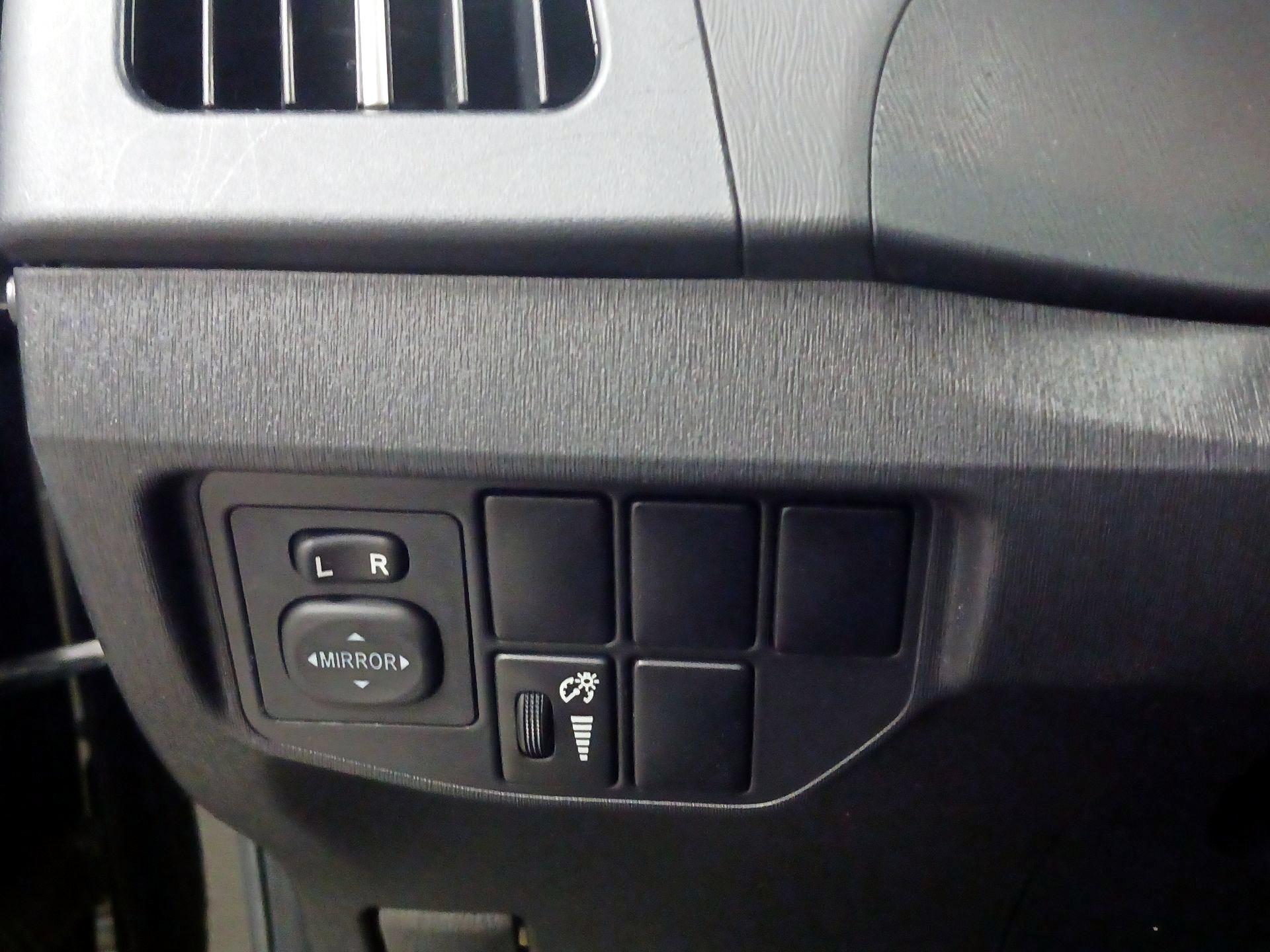 Thumbnail: 2015 Toyota Prius - 13