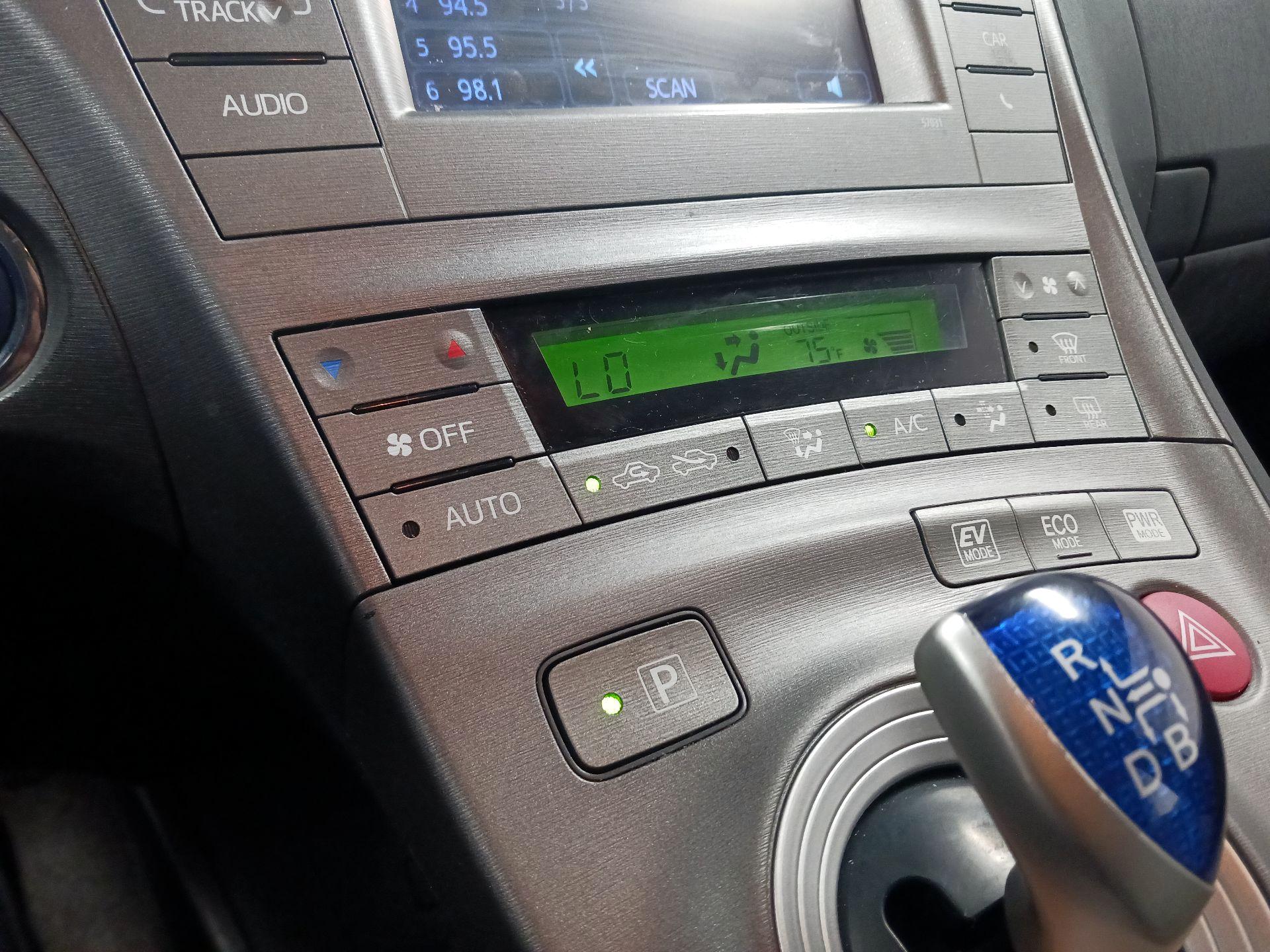 Thumbnail: 2015 Toyota Prius - 16