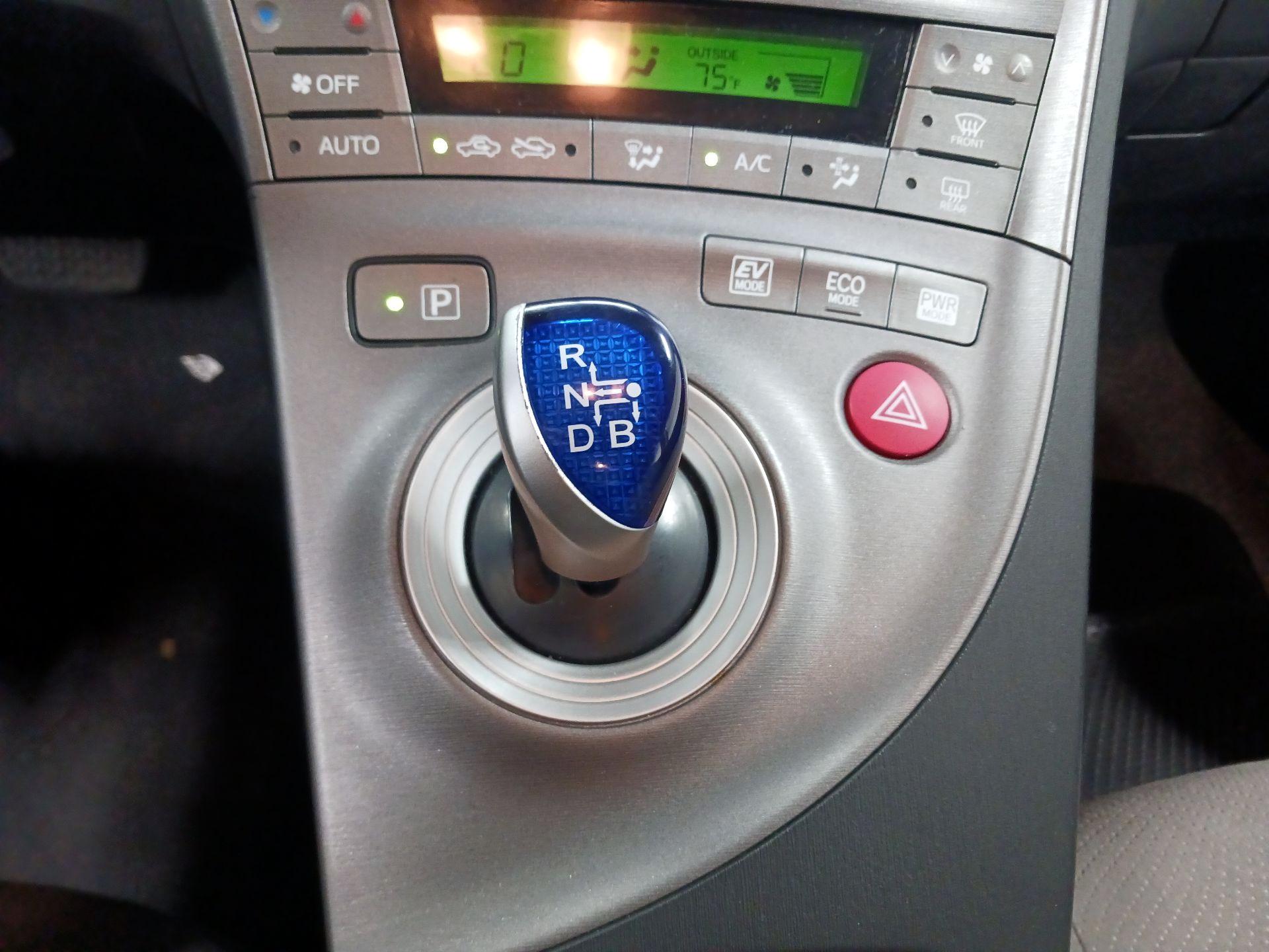 Thumbnail: 2015 Toyota Prius - 17