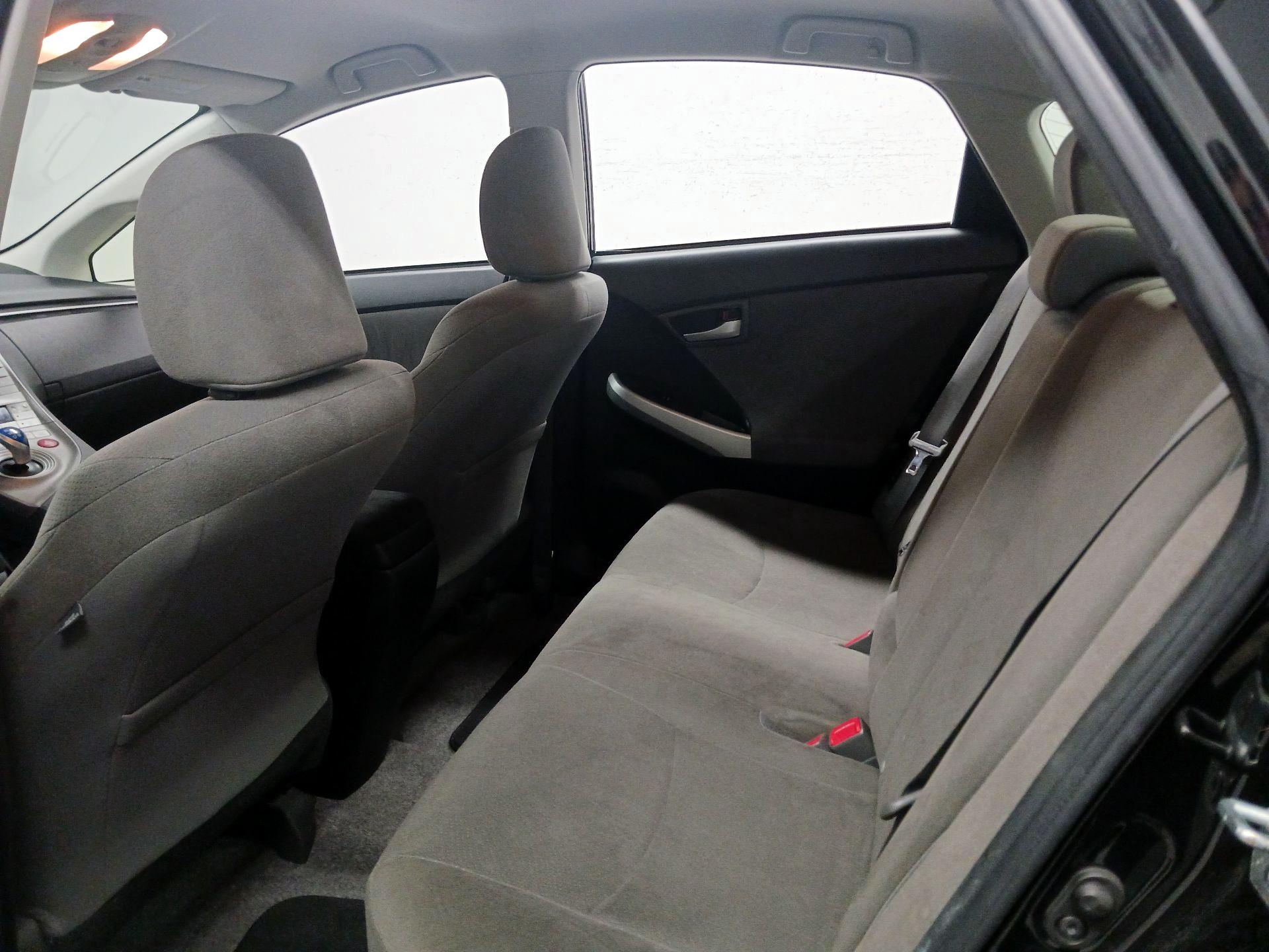 Thumbnail: 2015 Toyota Prius - 18