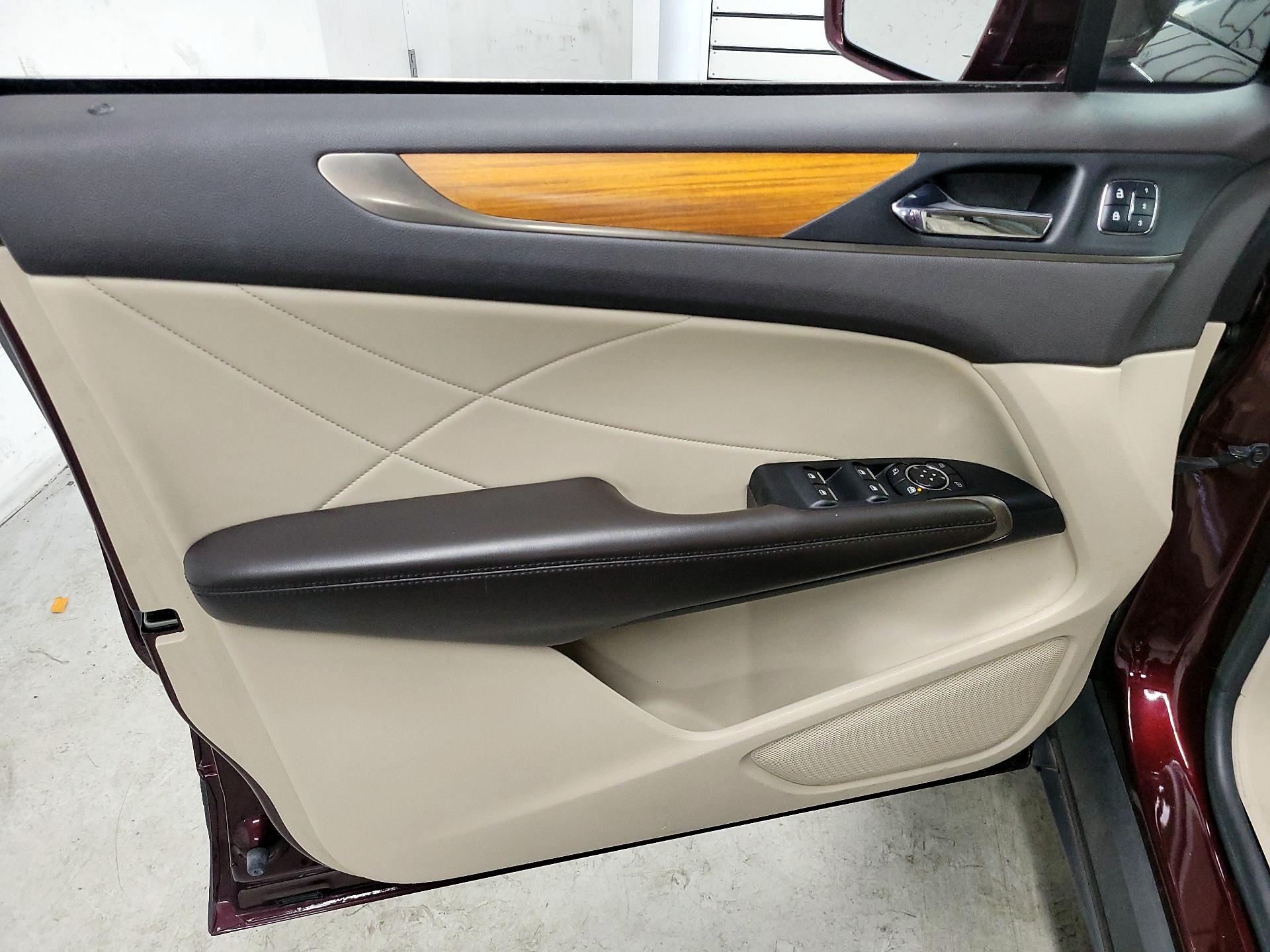 Thumbnail: 2018 Lincoln MKC - 12