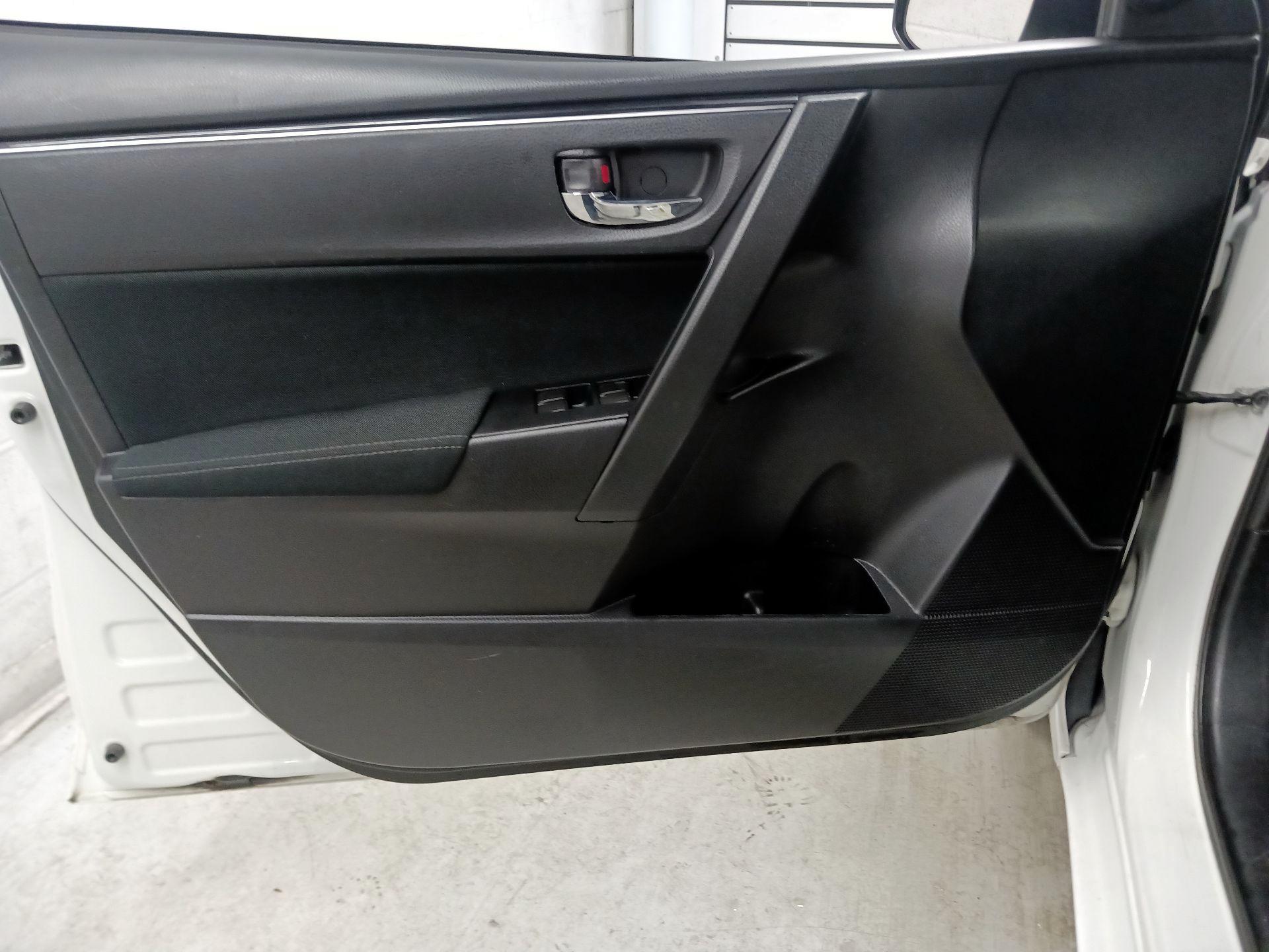 Thumbnail: 2017 Toyota Corolla - 12