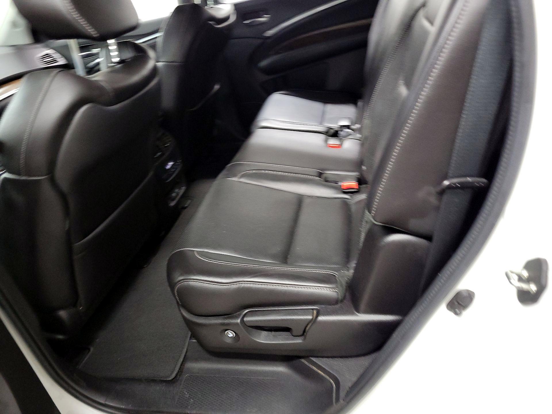 Thumbnail: 2019 Acura MDX - 16