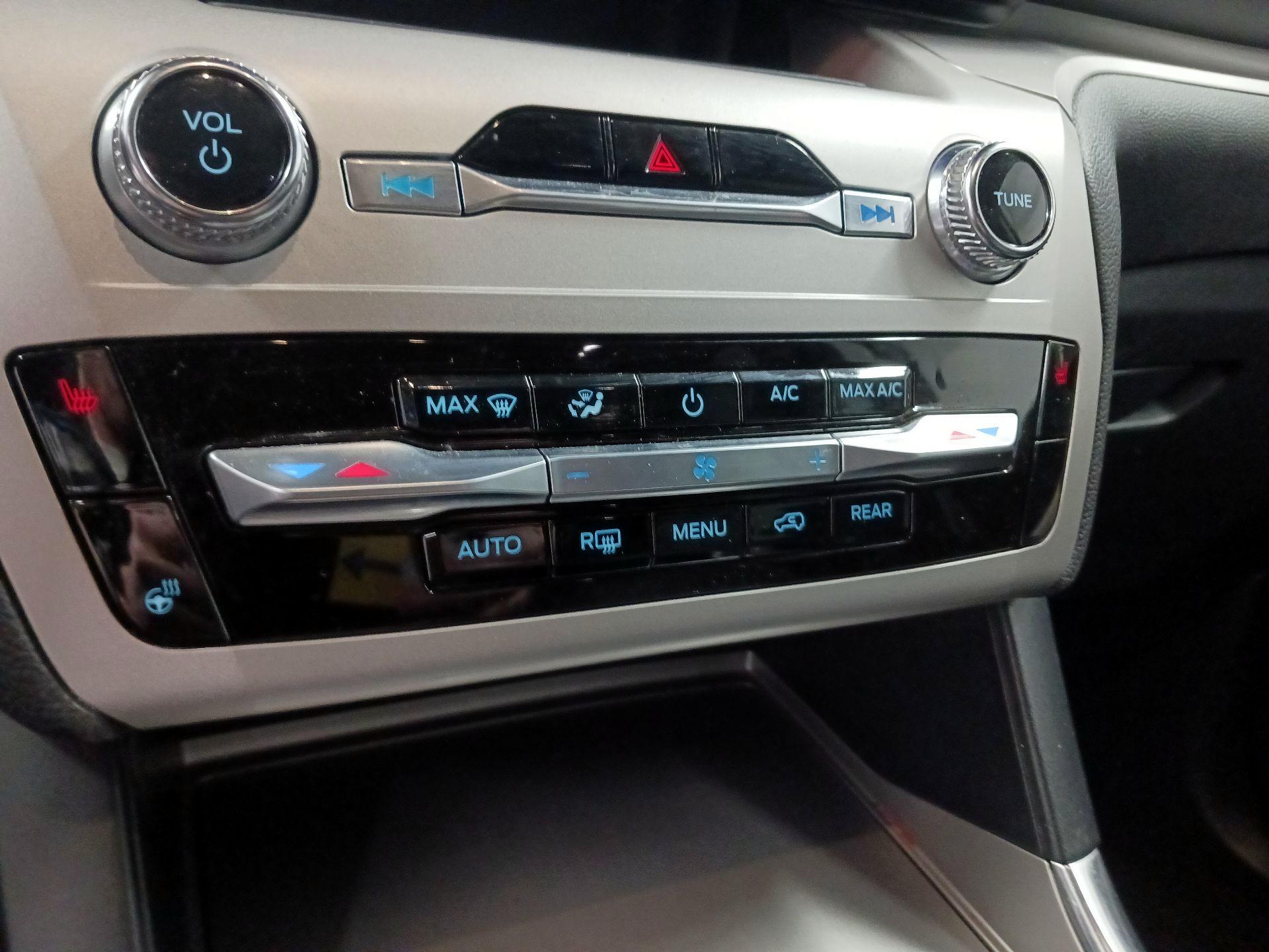 Thumbnail: 2021 Ford Explorer - 14