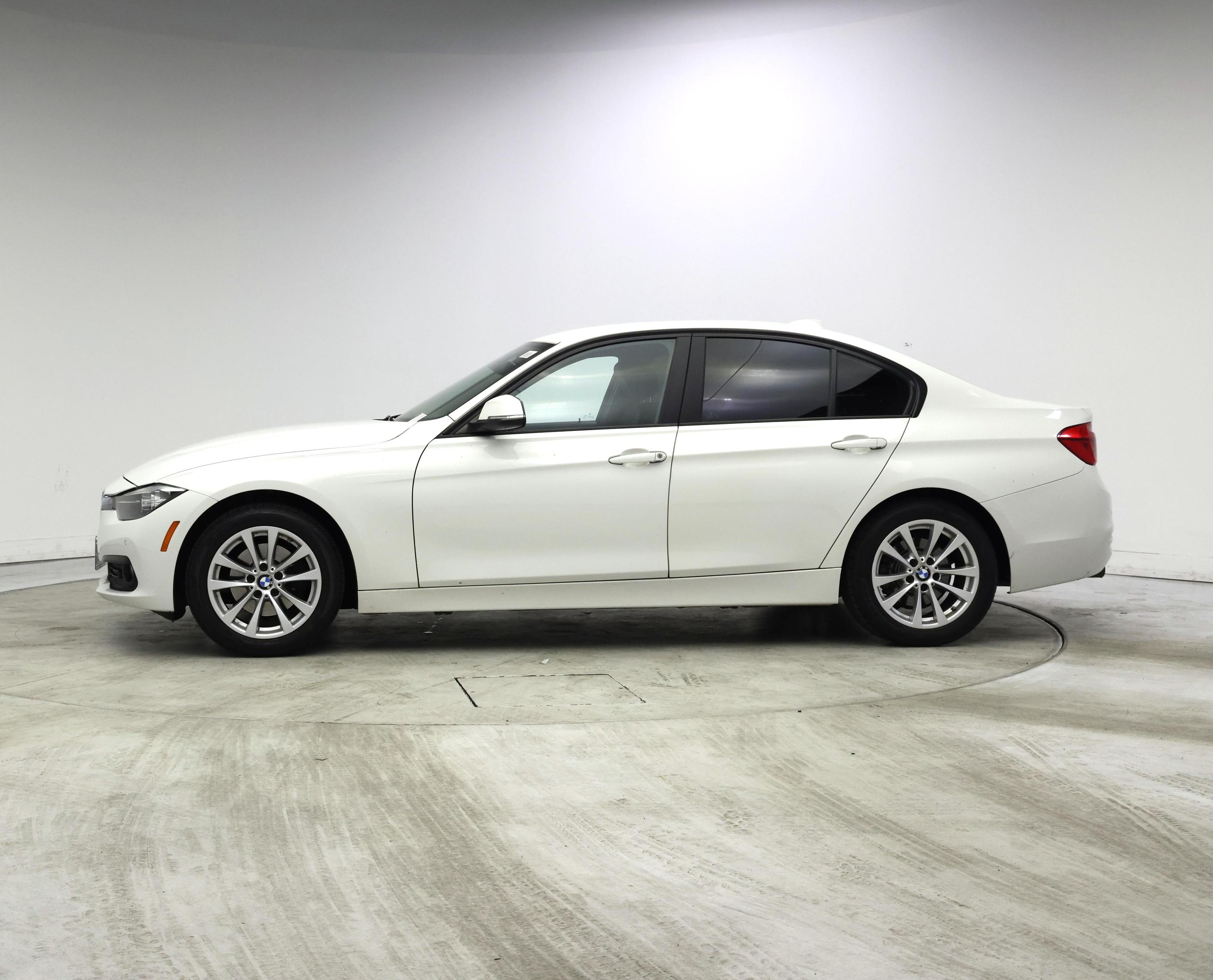 Thumbnail: 2017 BMW 3 Series - 3