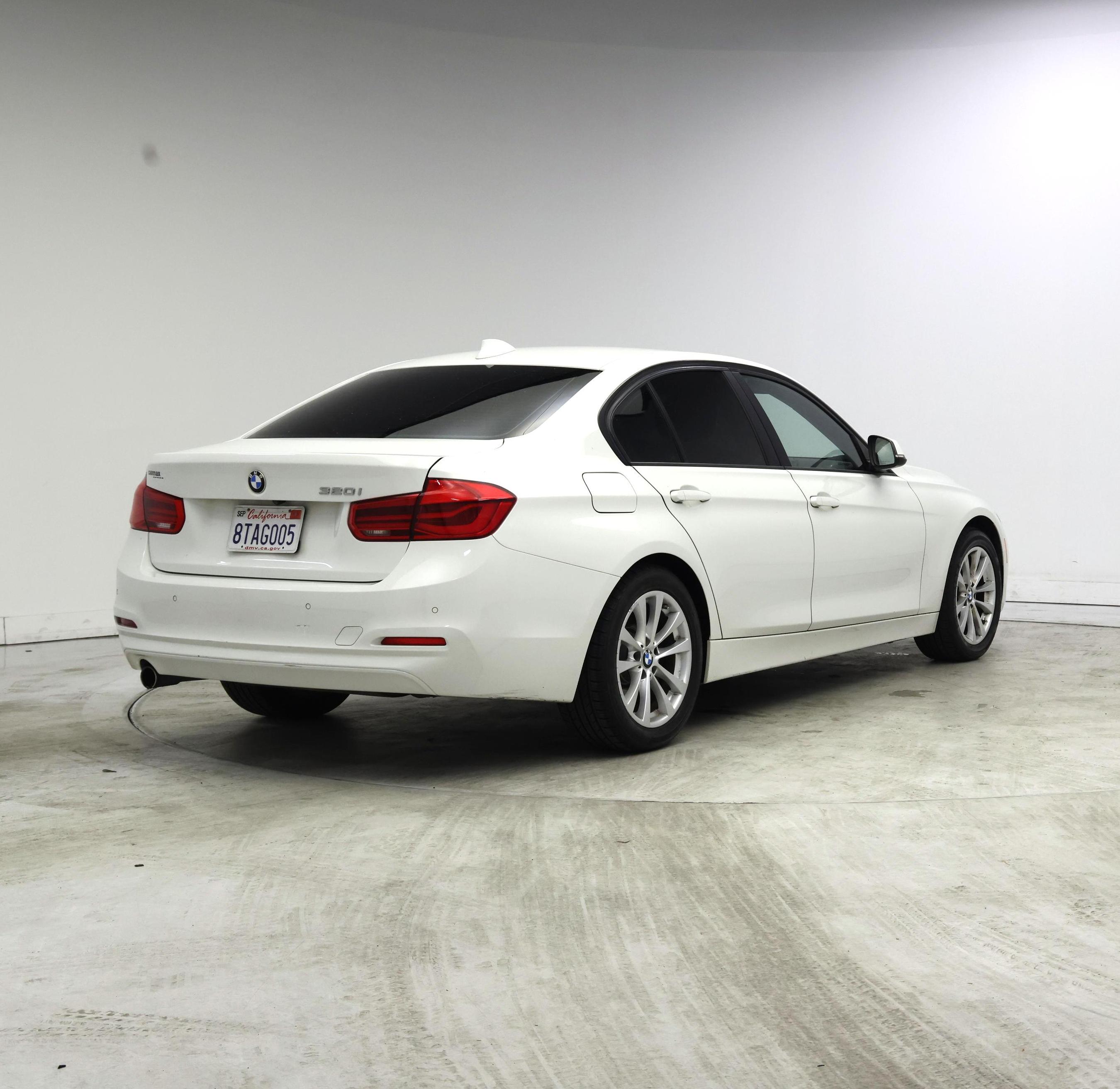 Thumbnail: 2017 BMW 3 Series - 8
