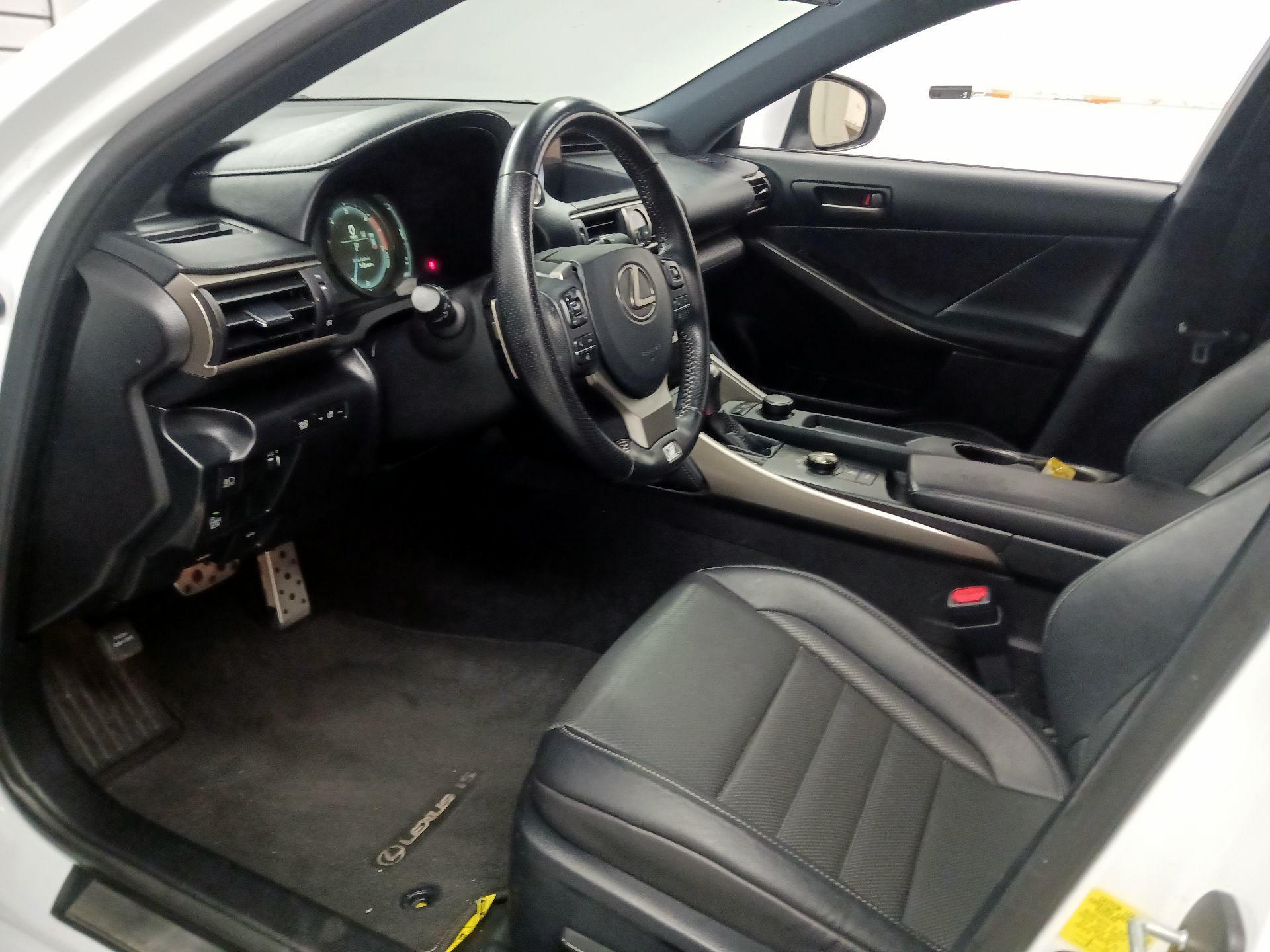 Thumbnail: 2017 Lexus IS - 9