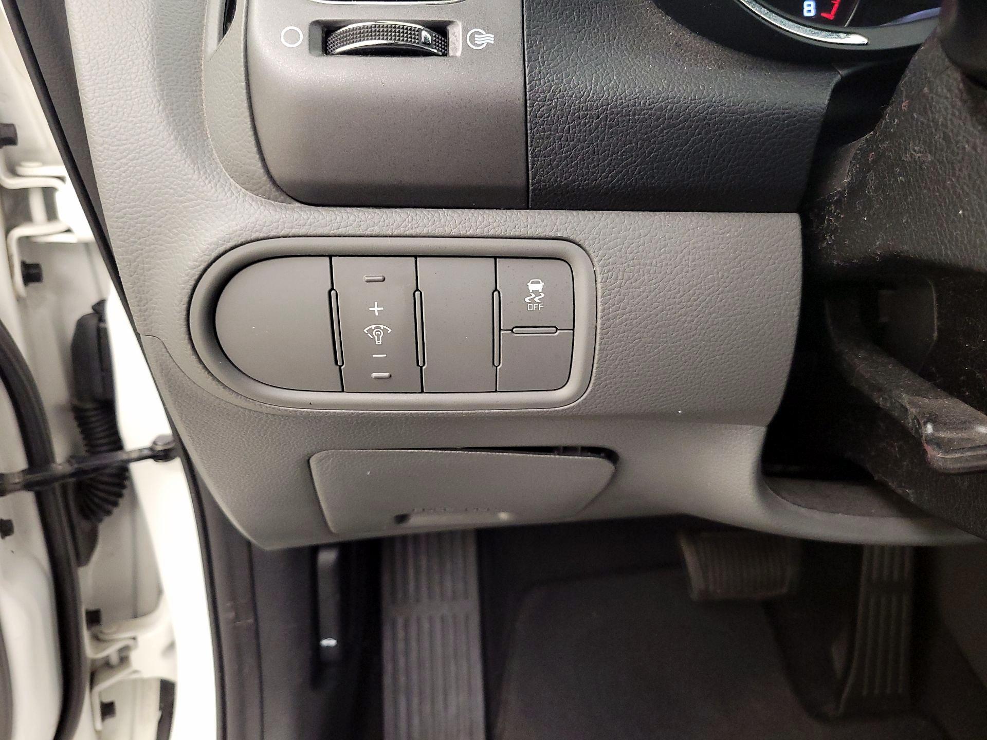 Thumbnail: 2018 Kia Forte - 13